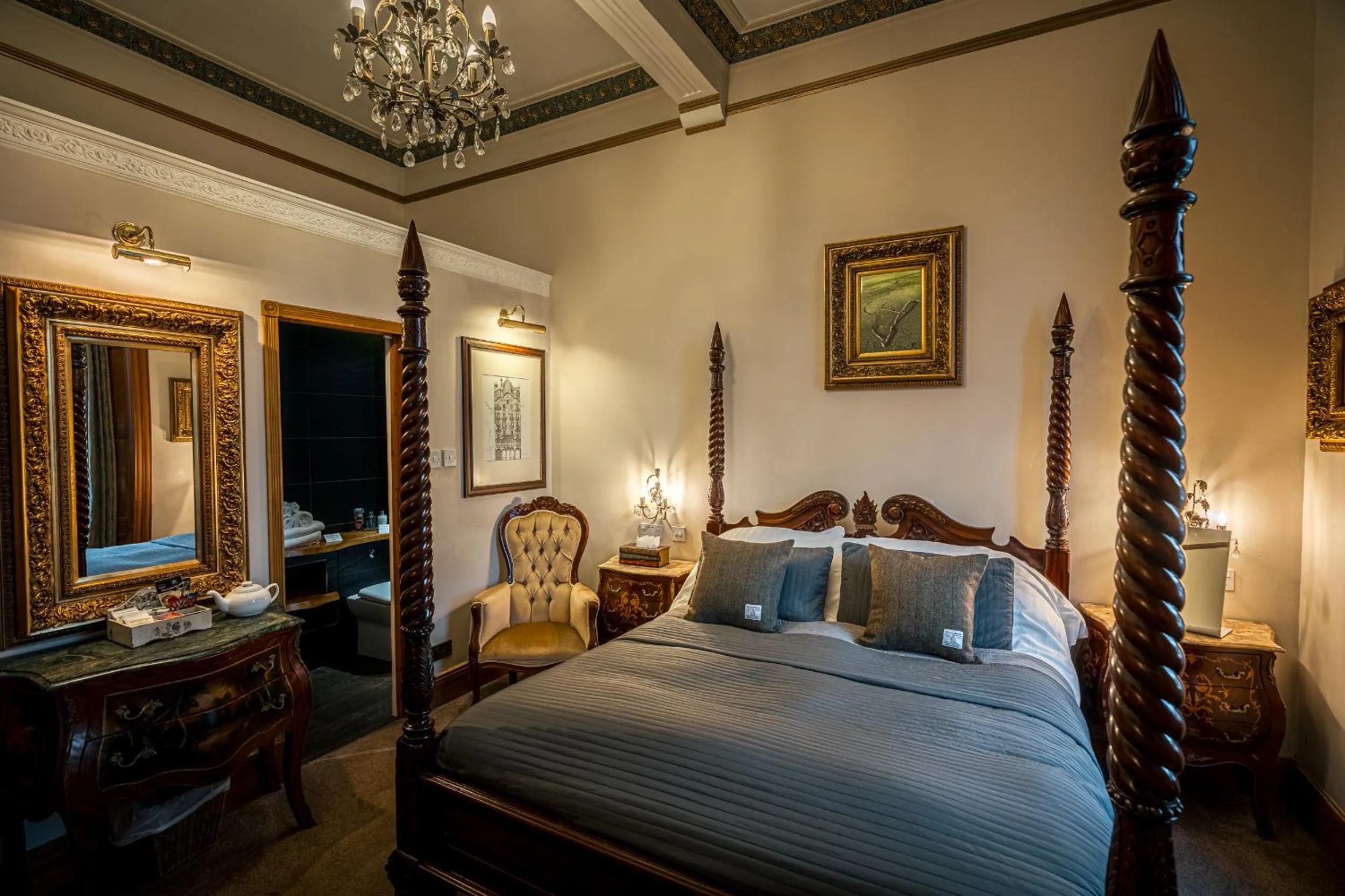 Bed in The Alamo Guest House