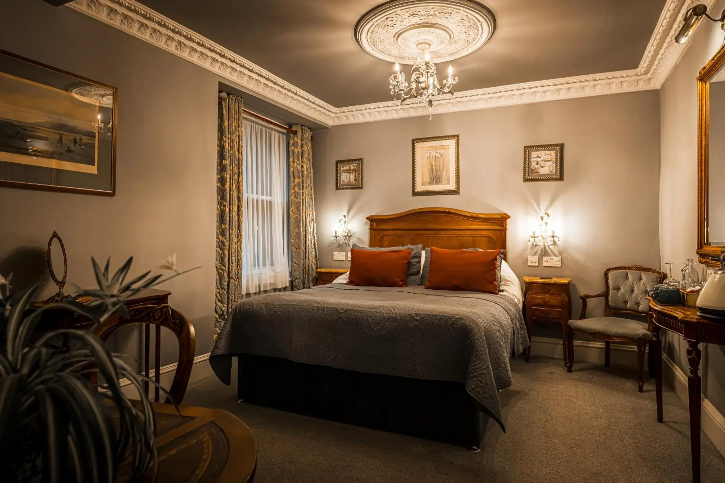 Classic King in The Alamo Guest House Classic King in The Alamo Guest House