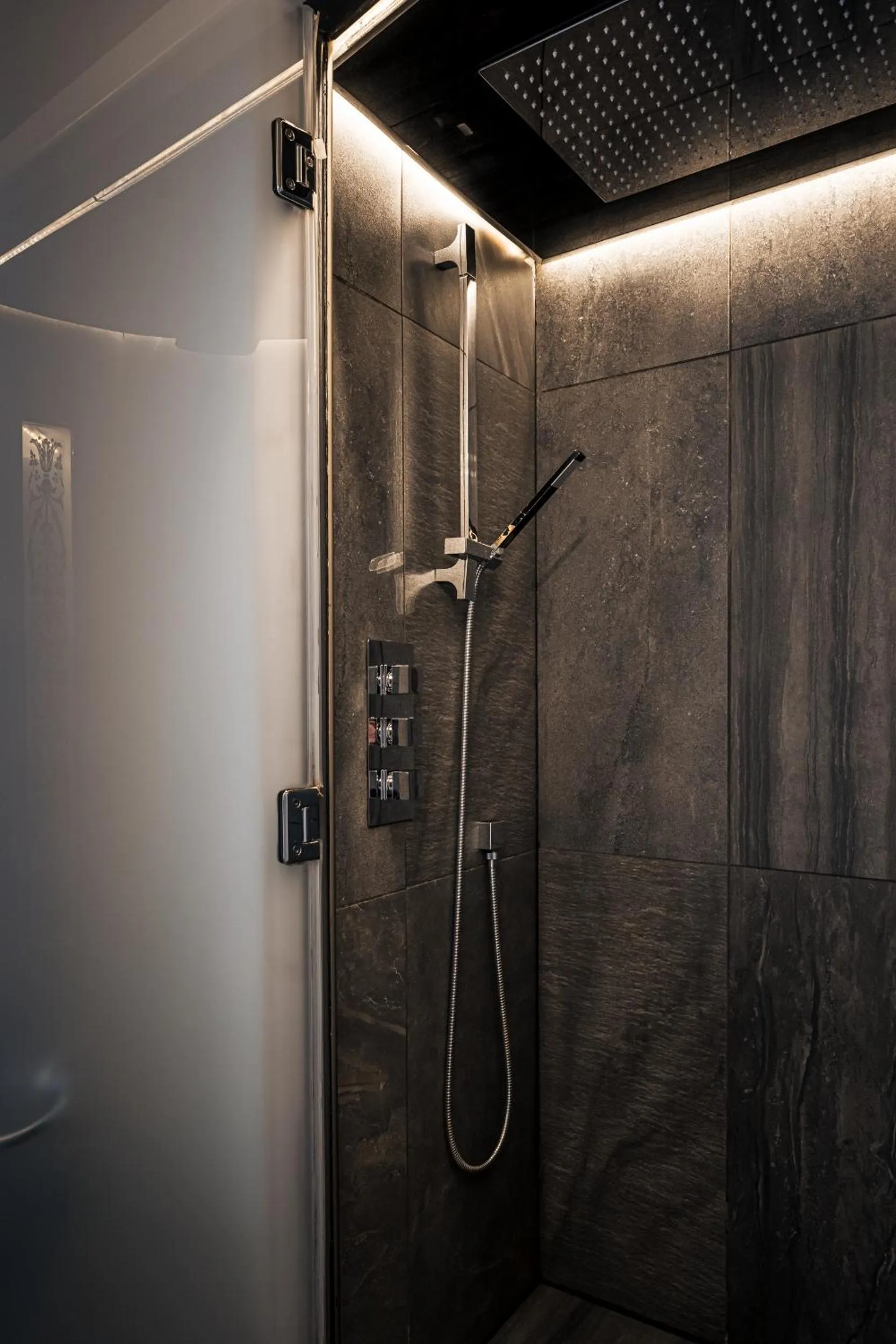 Shower in The Alamo Guest House