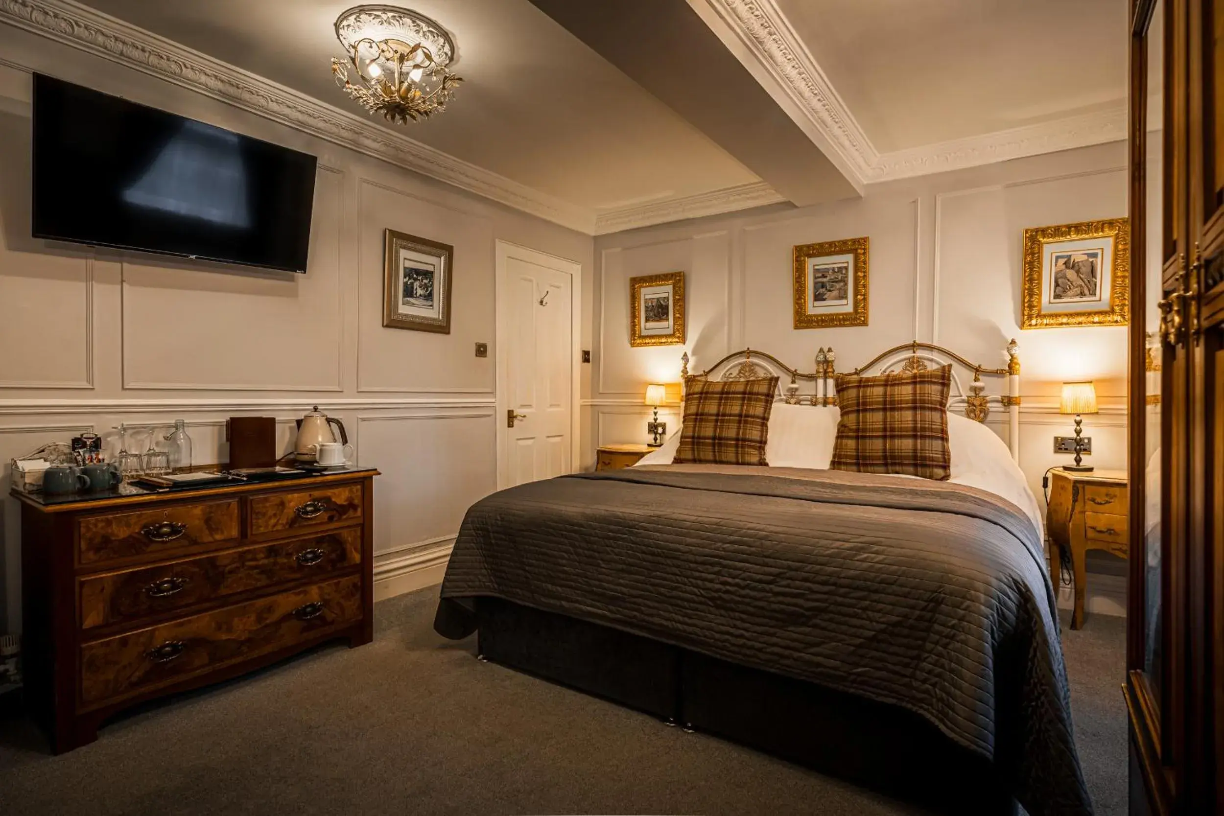 Deluxe King in The Alamo Guest House Deluxe King in The Alamo Guest House