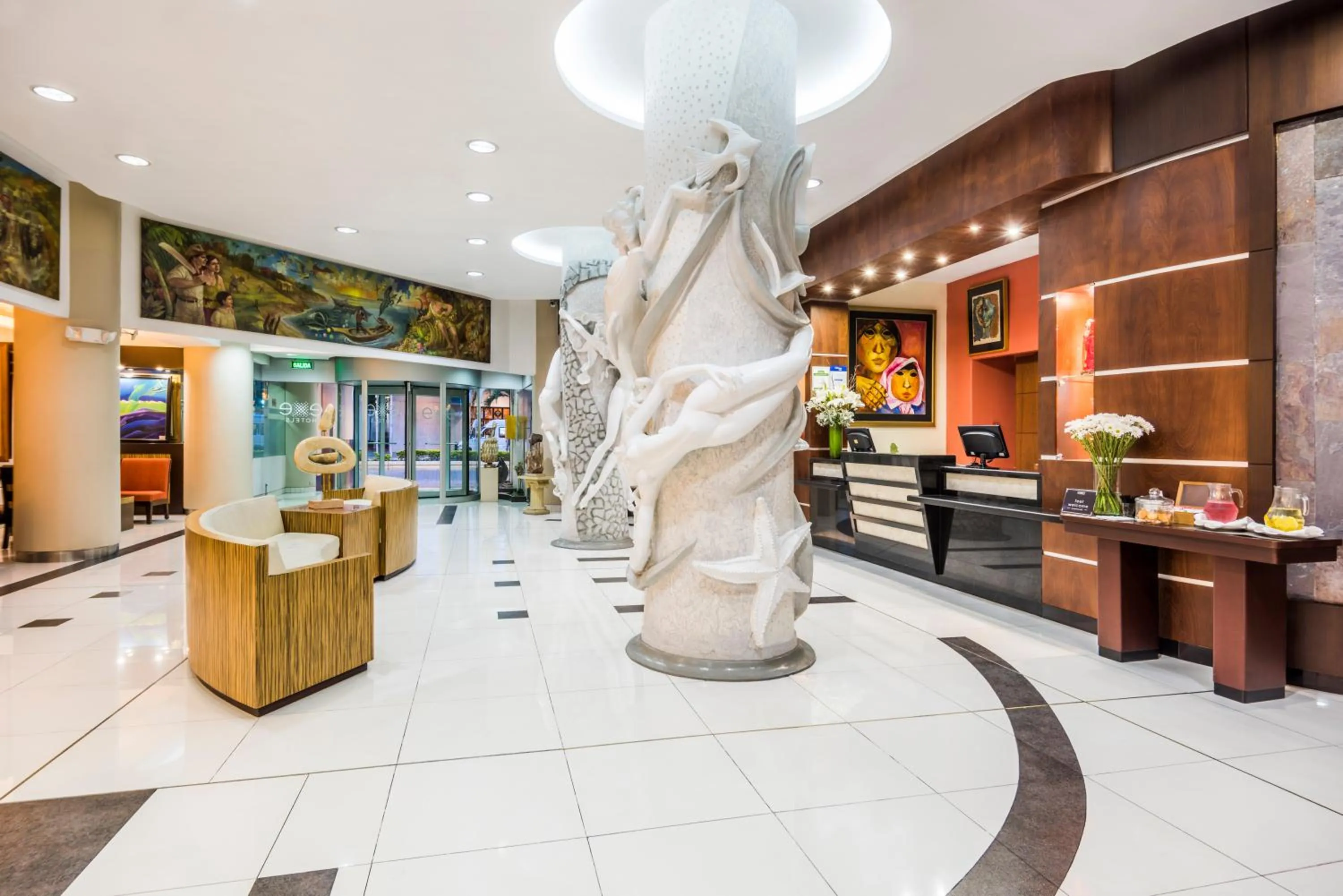 Lobby or reception in GH Galeria Hotel