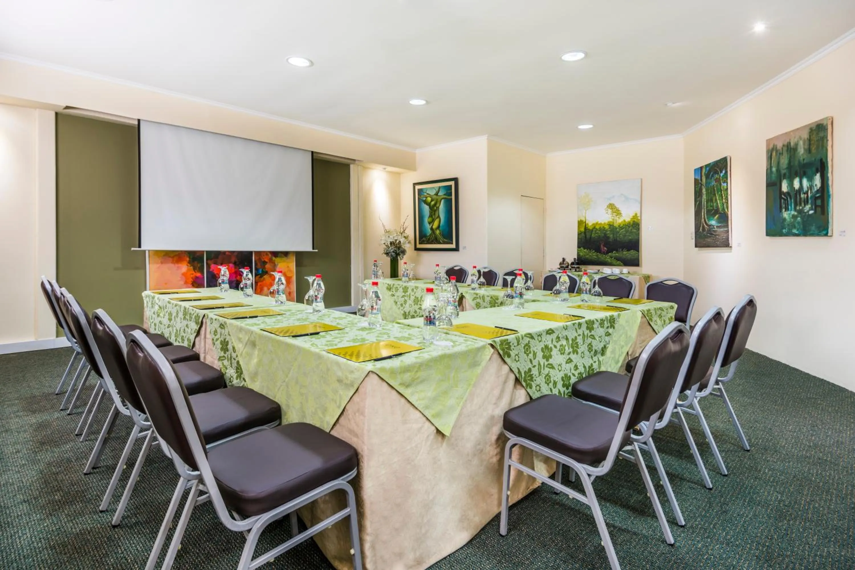 Meeting/conference room in GH Galeria Hotel