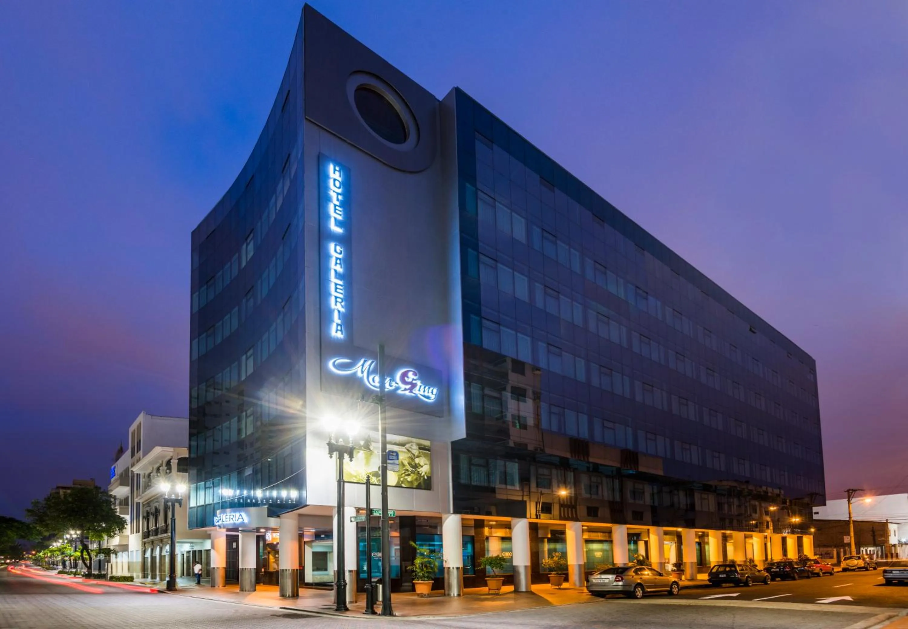 Facade/entrance in GH Galeria Hotel