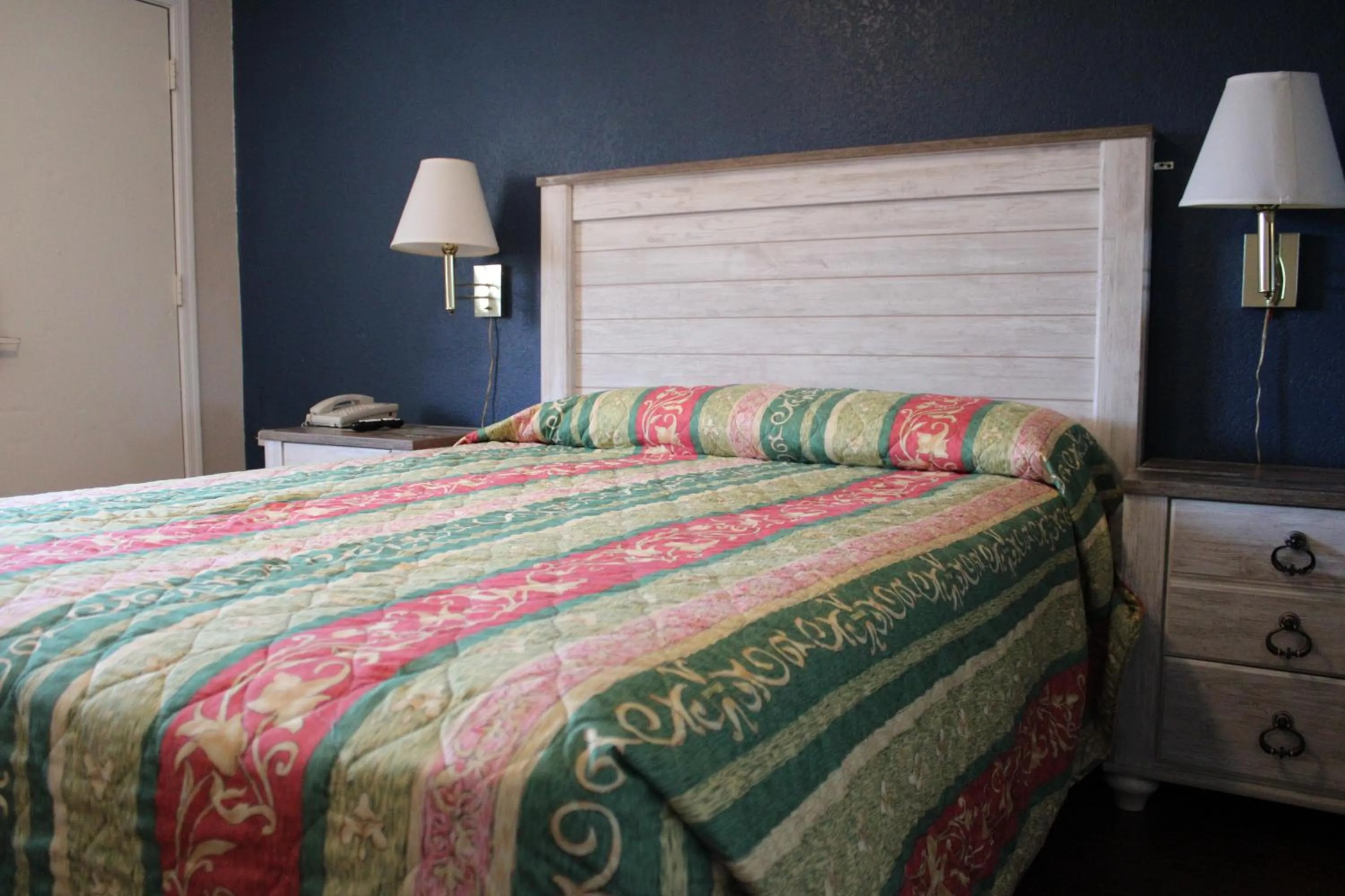 Bedroom, Bed in Flagstaff Motel