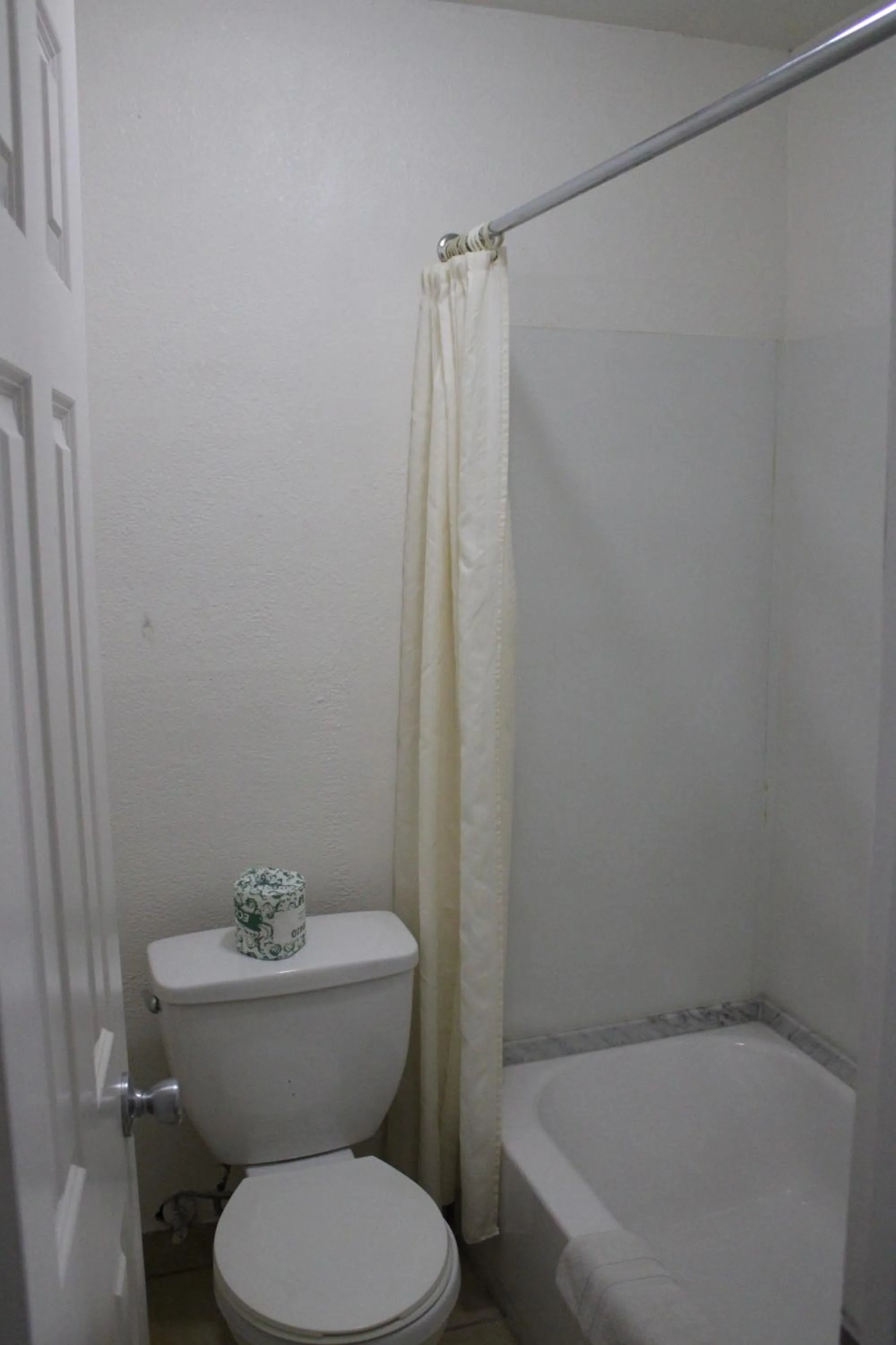 Bathroom in Flagstaff Motel