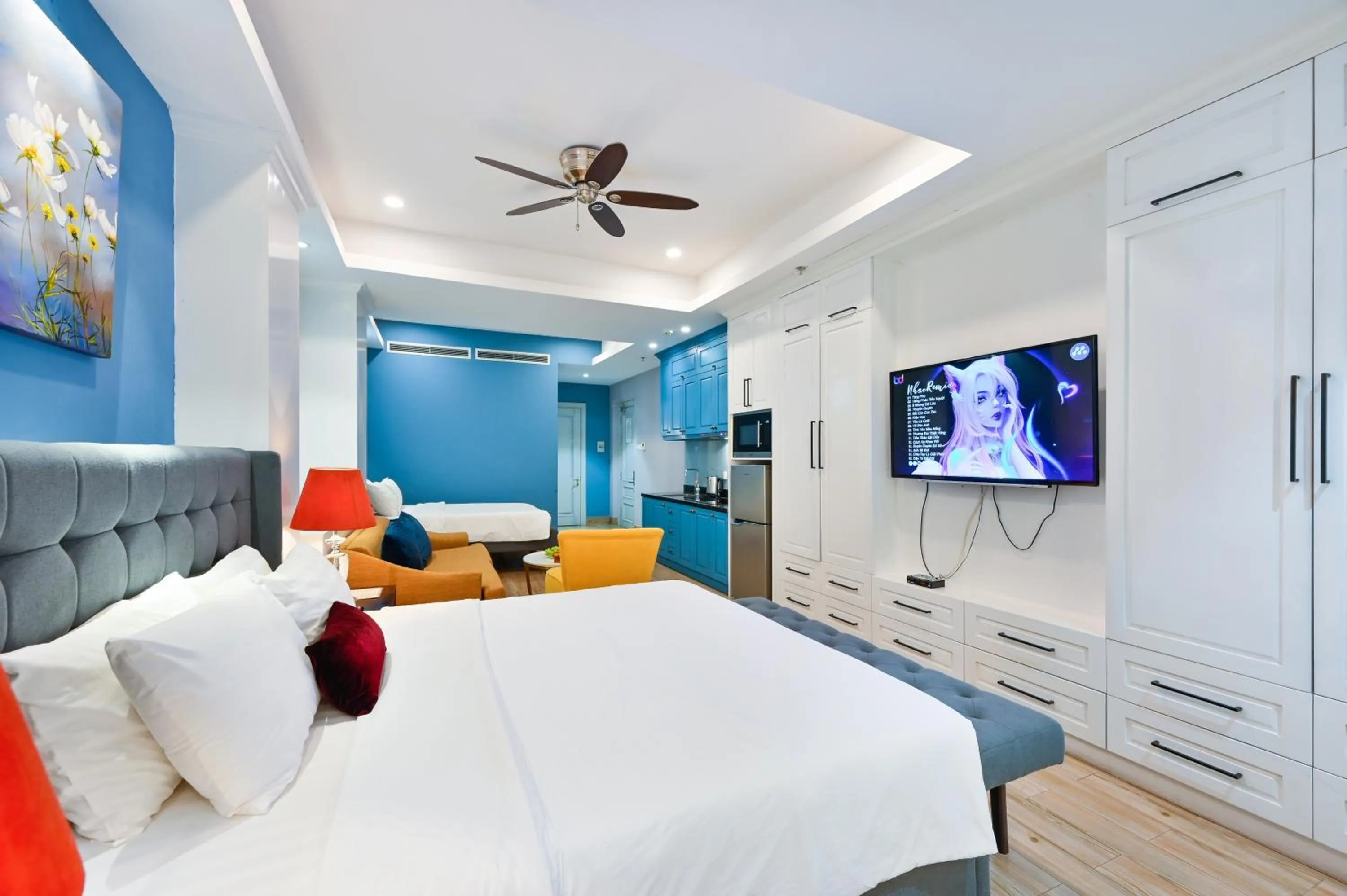 Communal lounge/ TV room, Bed in Sam Royal Apartment