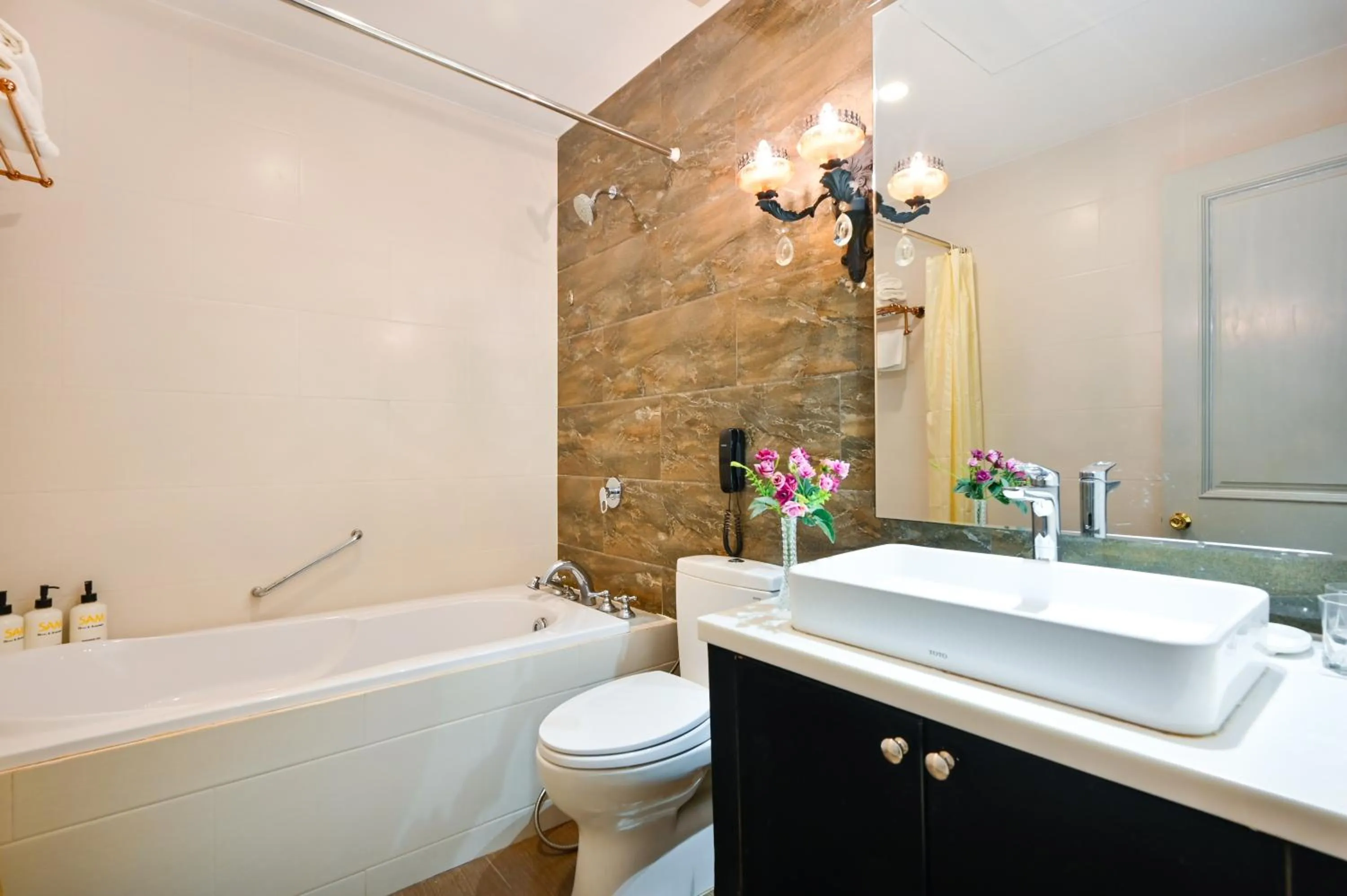 Toilet in Sam Royal Apartment