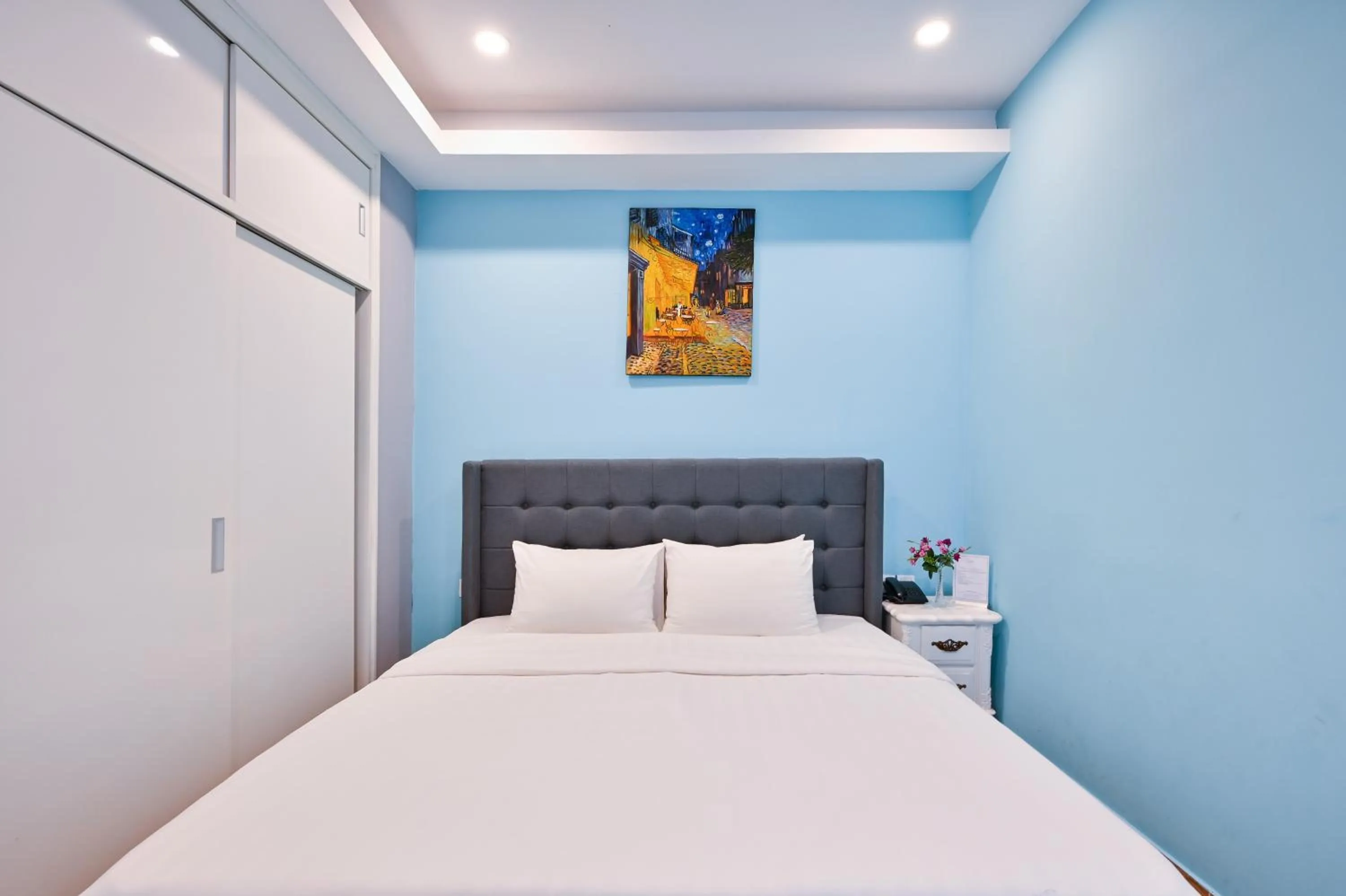 Bed in Sam Royal Apartment