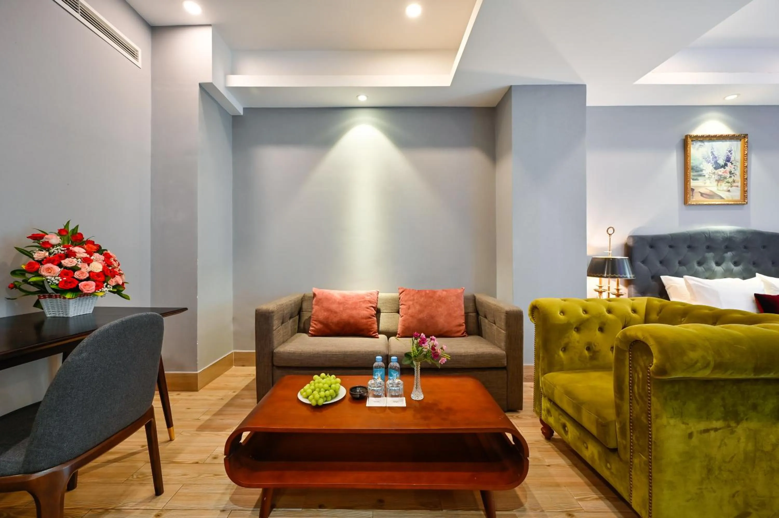 Seating area in Sam Royal Apartment