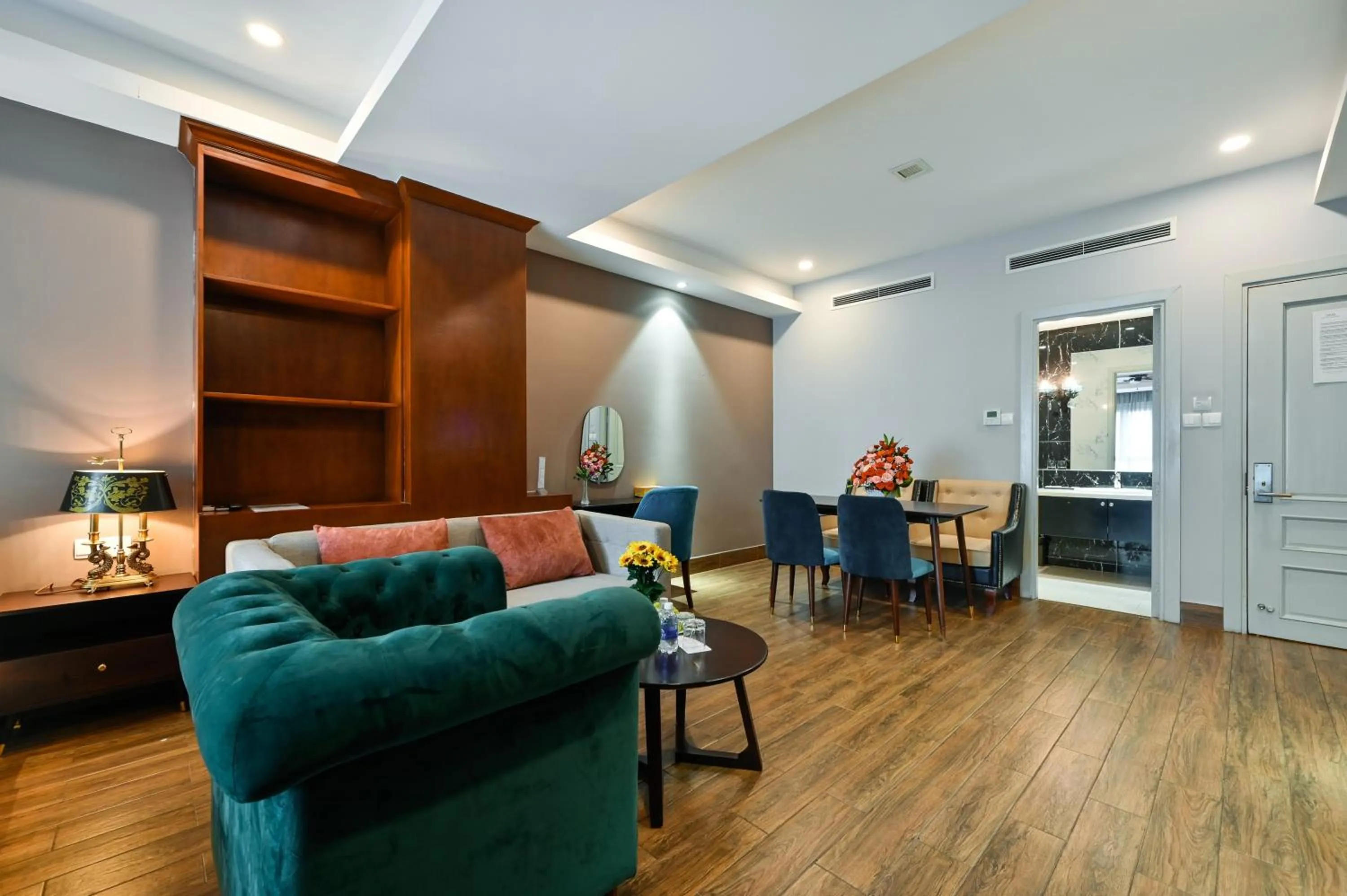 Seating area in Sam Royal Apartment