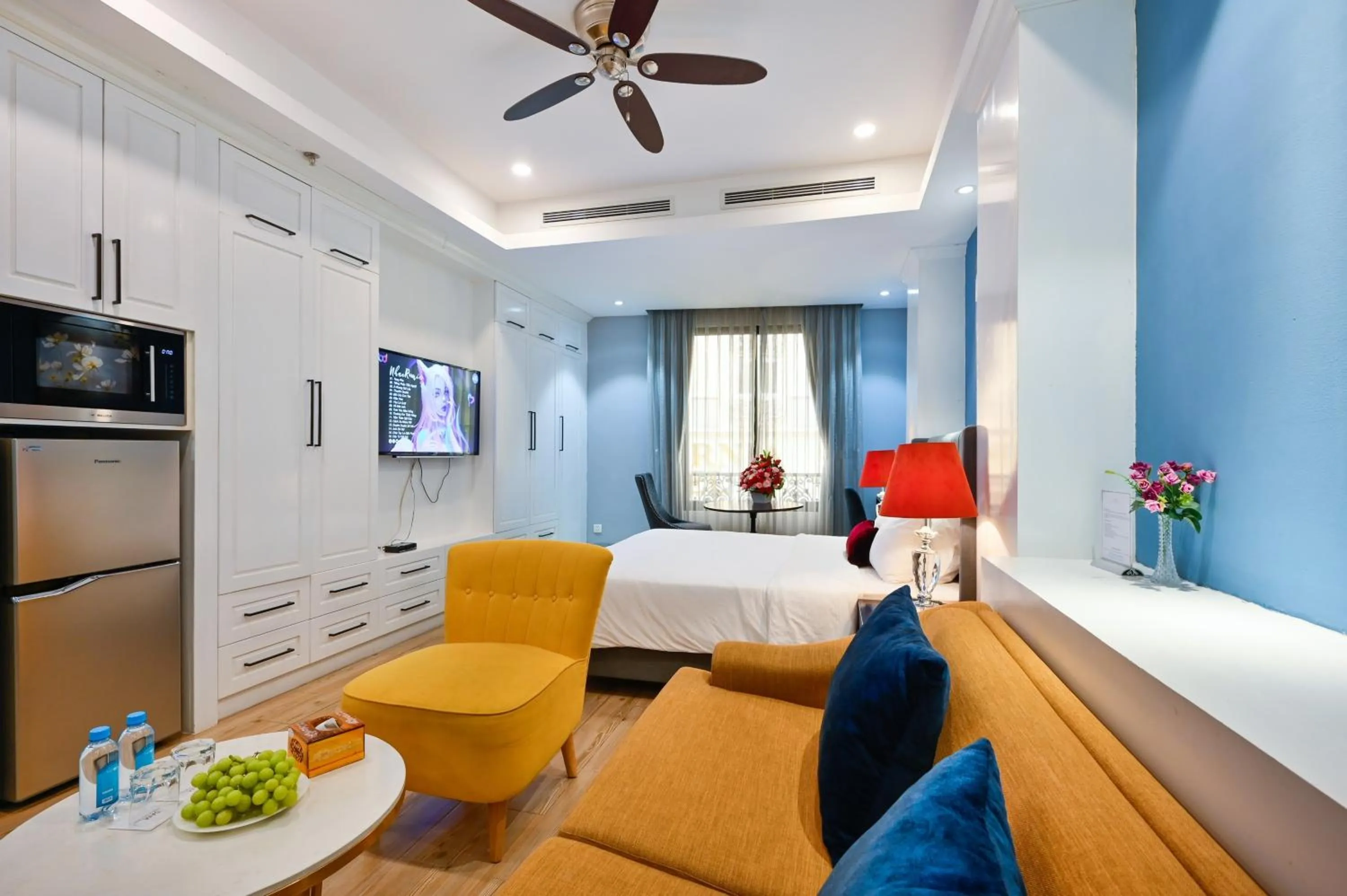 Photo of the whole room in Sam Royal Apartment