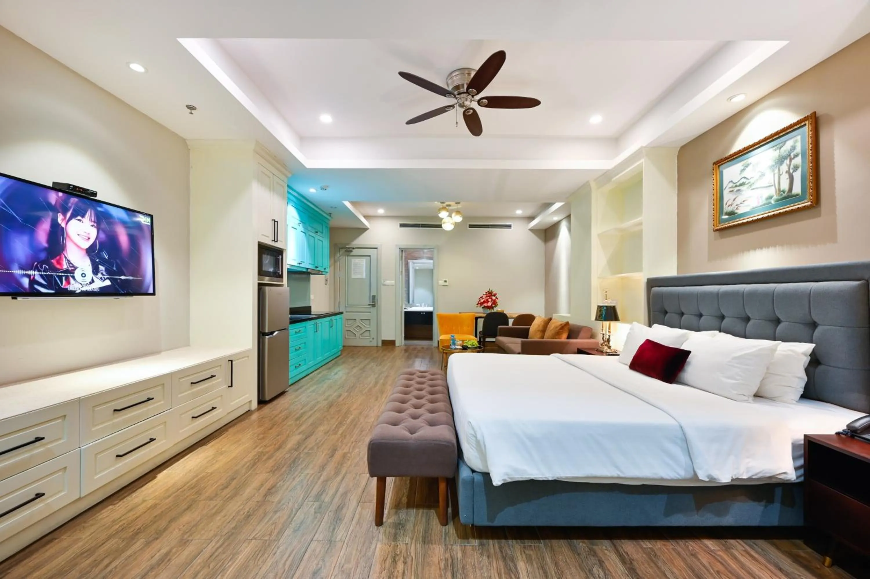 TV and multimedia in Sam Royal Apartment