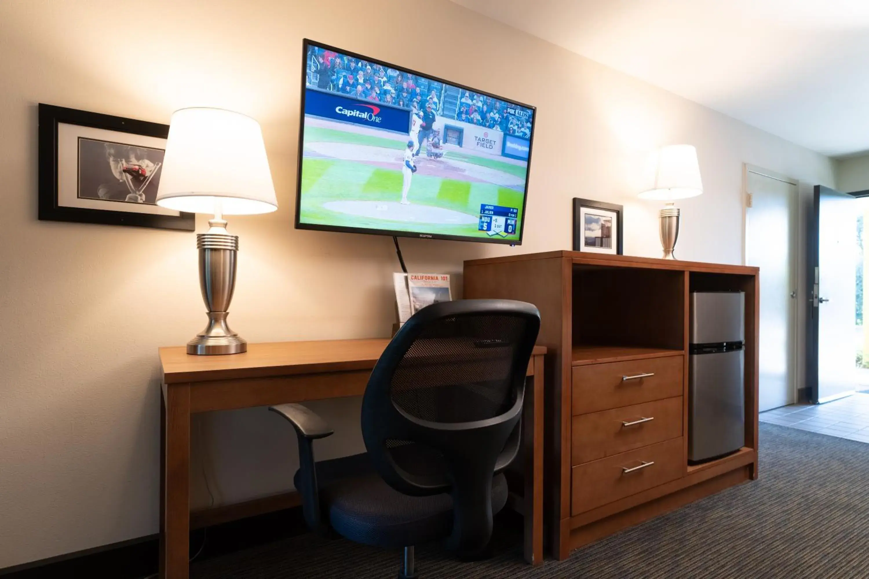 Double Room with Pool View in Lemon Tree Inn Double Room with Pool View in Lemon Tree Inn