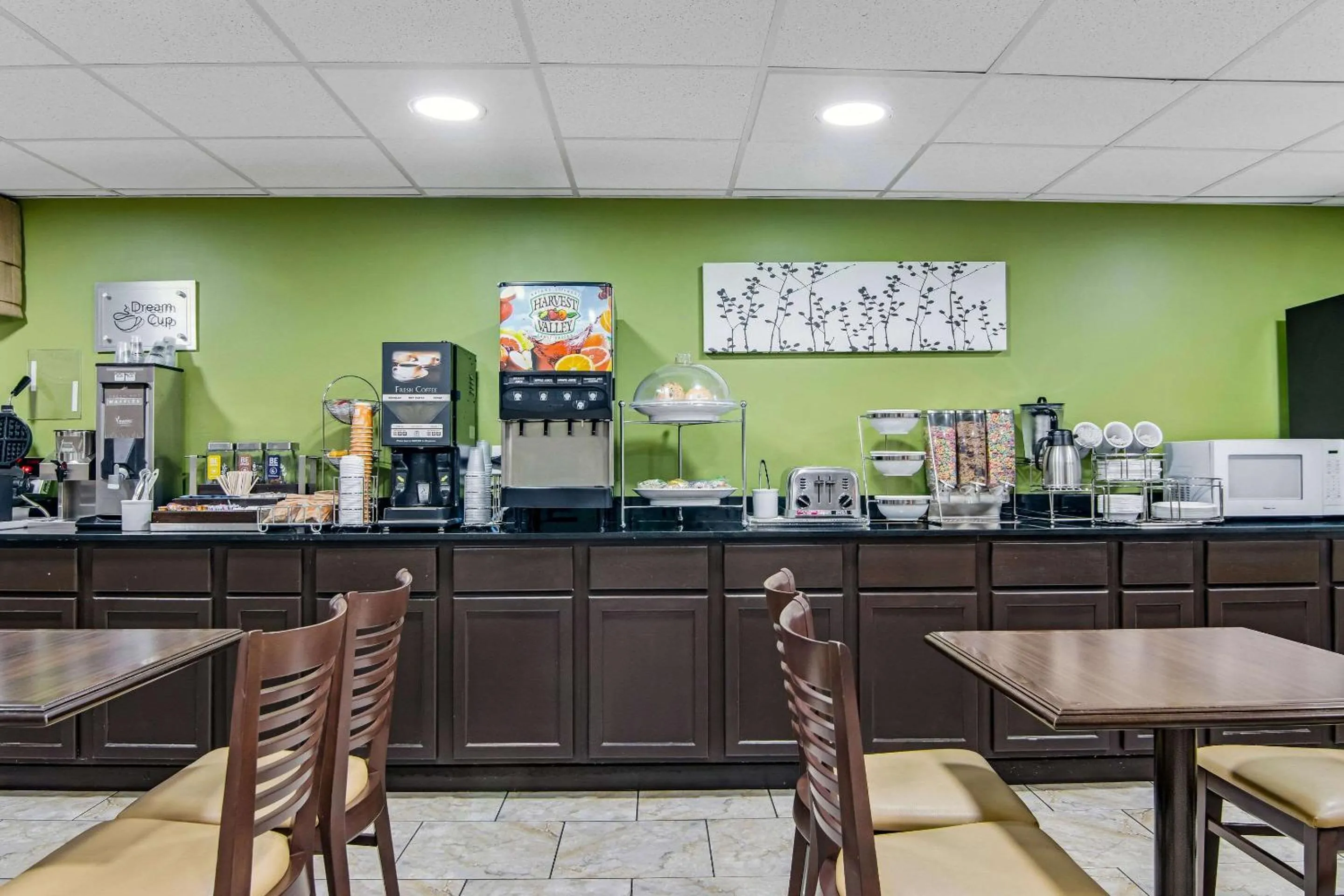 Breakfast in Sleep Inn near I-80 and I-94