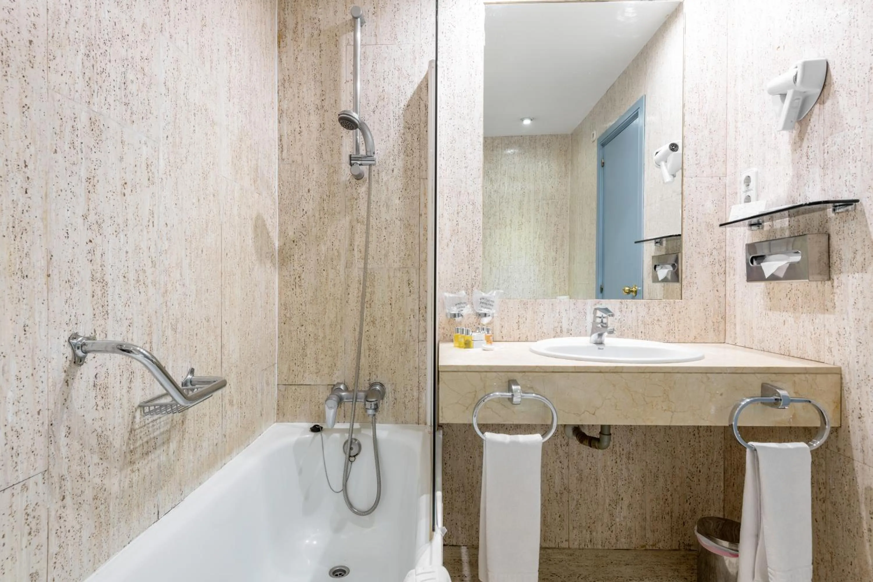 Bathroom in Espahotel Plaza de España