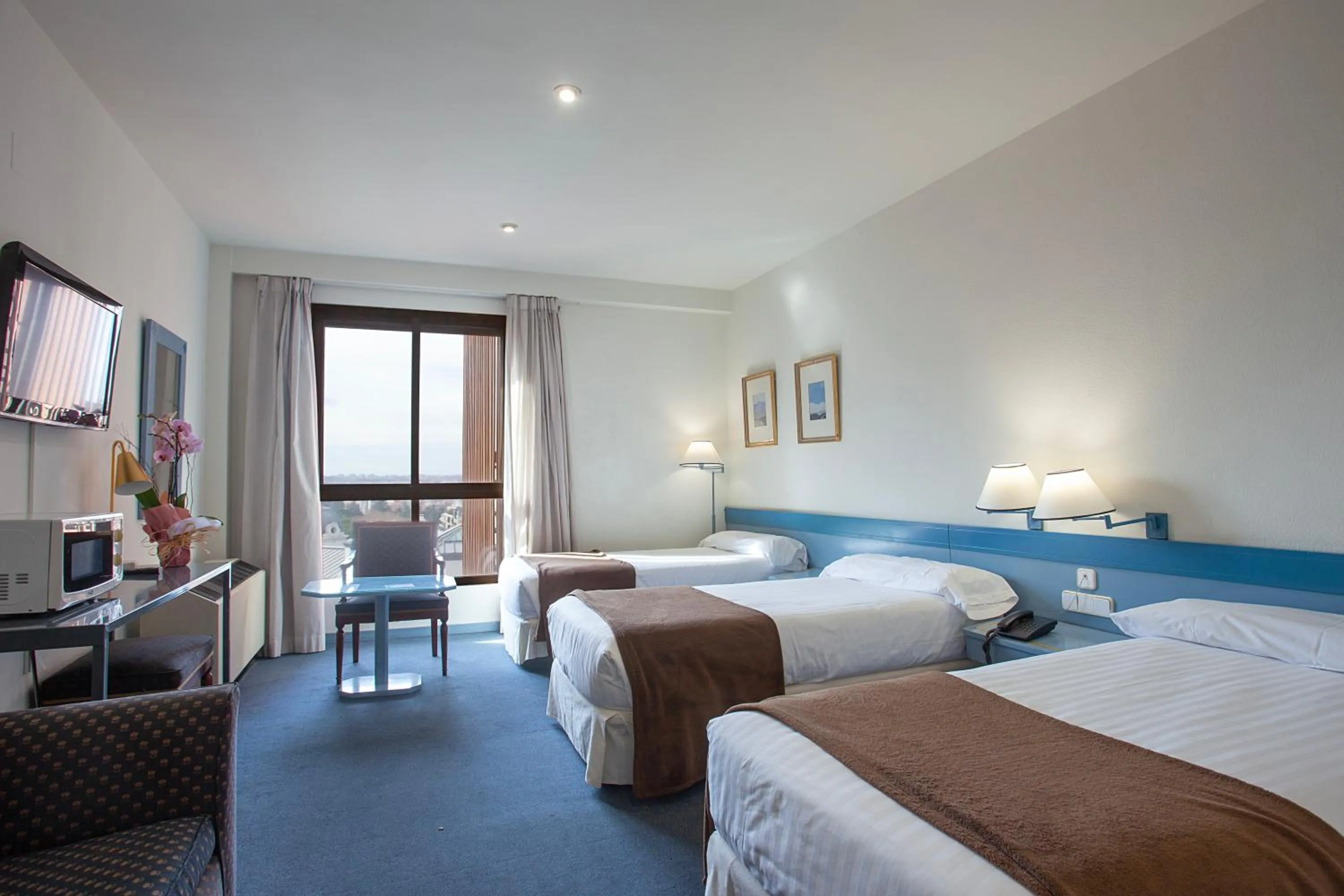 Photo of the whole room, Bed in Espahotel Plaza de España