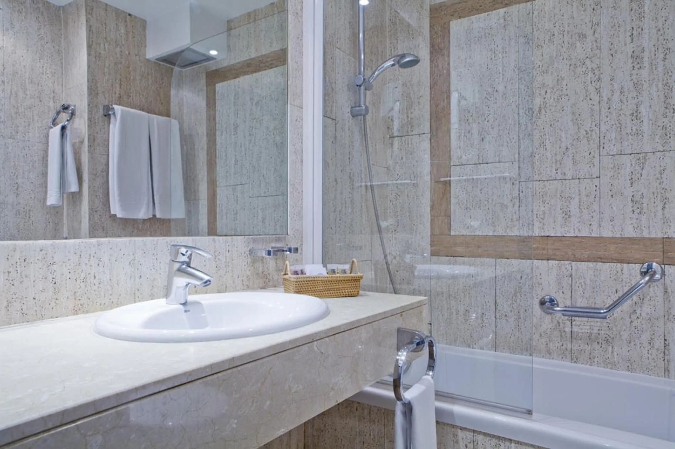 Bathroom in Espahotel Plaza de España