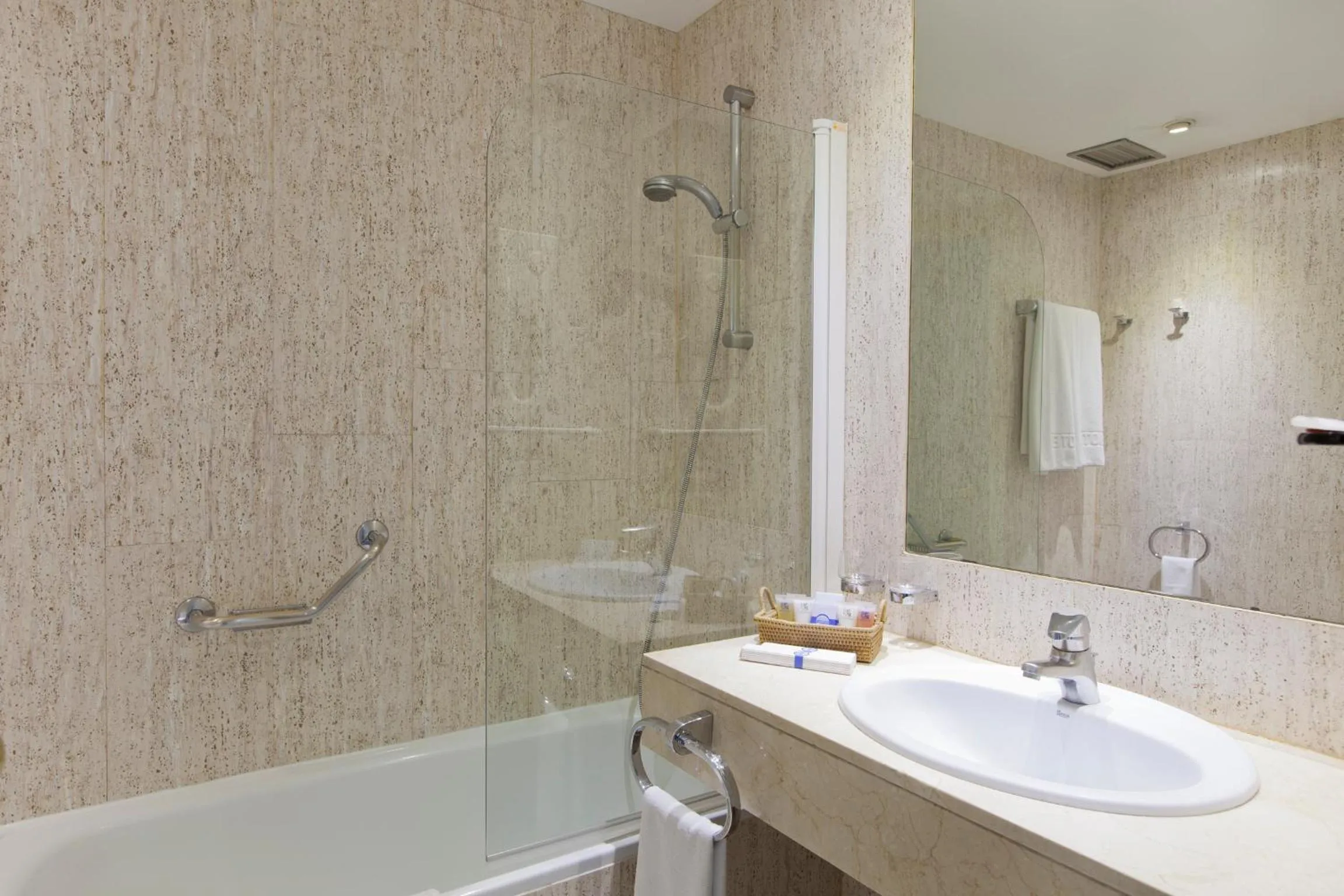 Bathroom in Espahotel Plaza de España