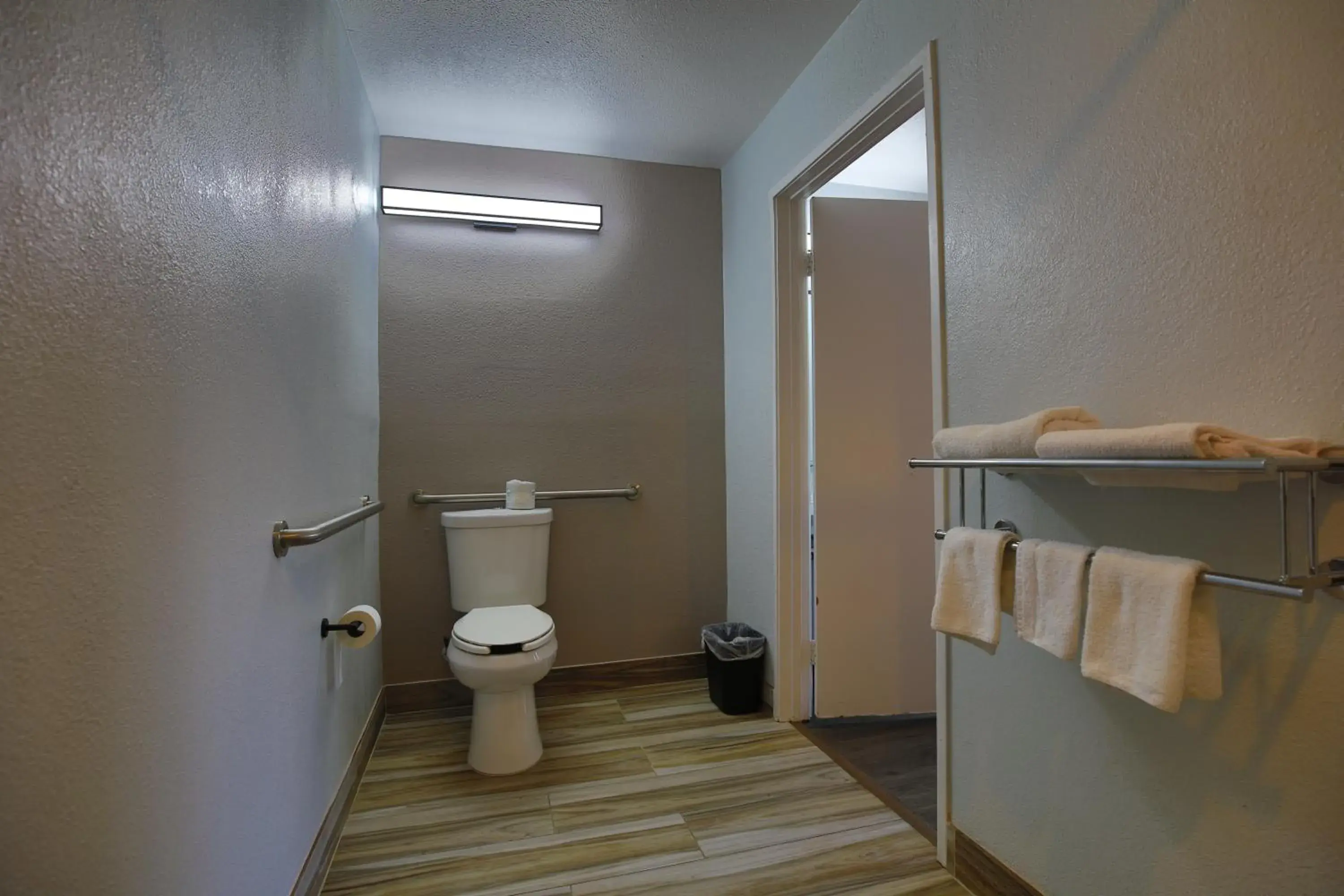 Queen Room - single occupancy - Disability Access - Roll in Shower in Motel 6-Sacramento, CA - North Queen Room - single occupancy - Disability Access - Roll in Shower in Motel 6-Sacramento, CA - North