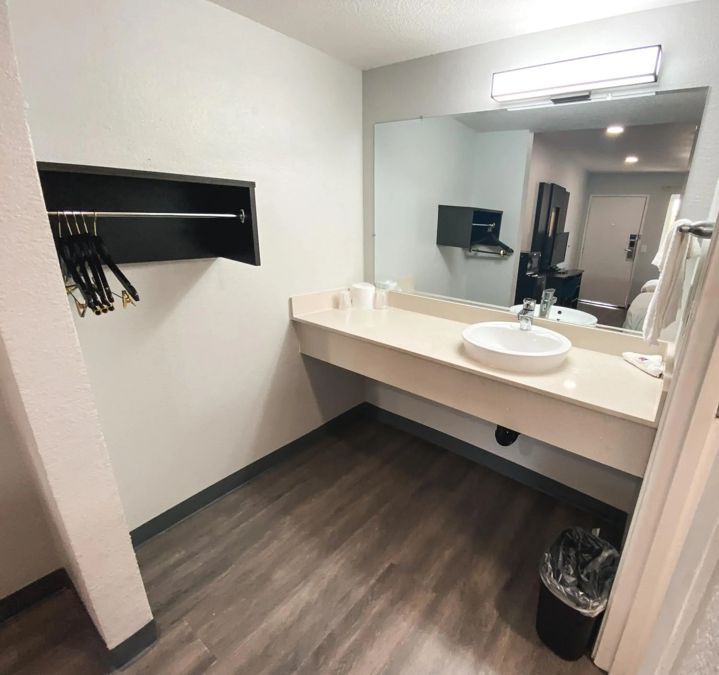 Deluxe Queen Room with Two Queen Beds in Motel 6-Sacramento, CA - North Deluxe Queen Room with Two Queen Beds in Motel 6-Sacramento, CA - North