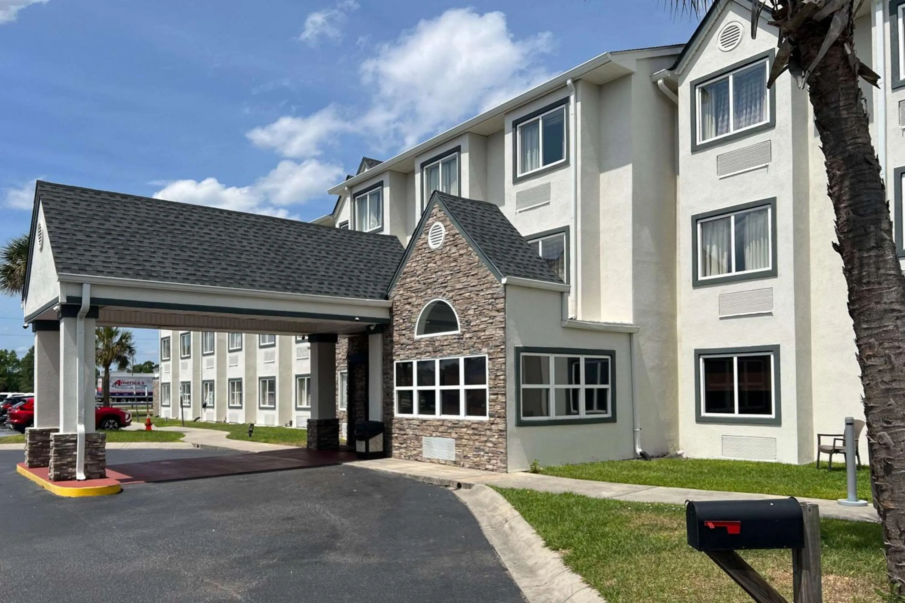Property building in Quality Inn & Suites Myrtle Beach near Outlets
