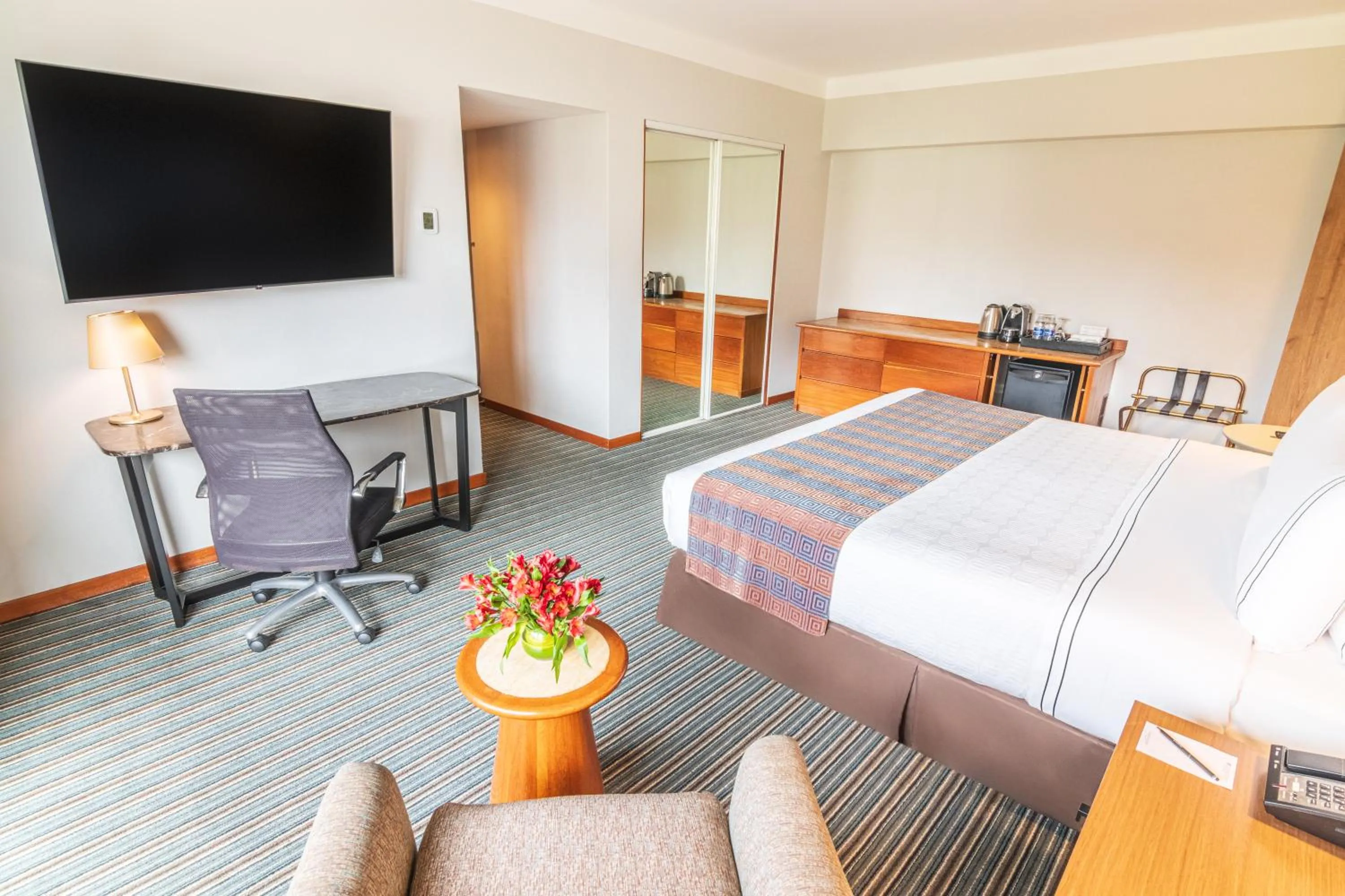 Bed in Sonesta Hotel El Olivar