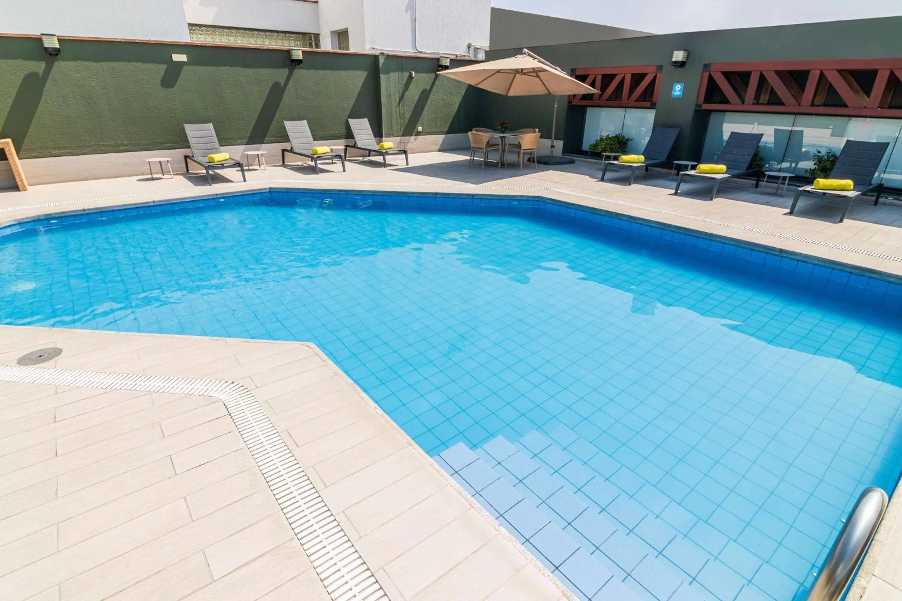 Pool view in Sonesta Hotel El Olivar