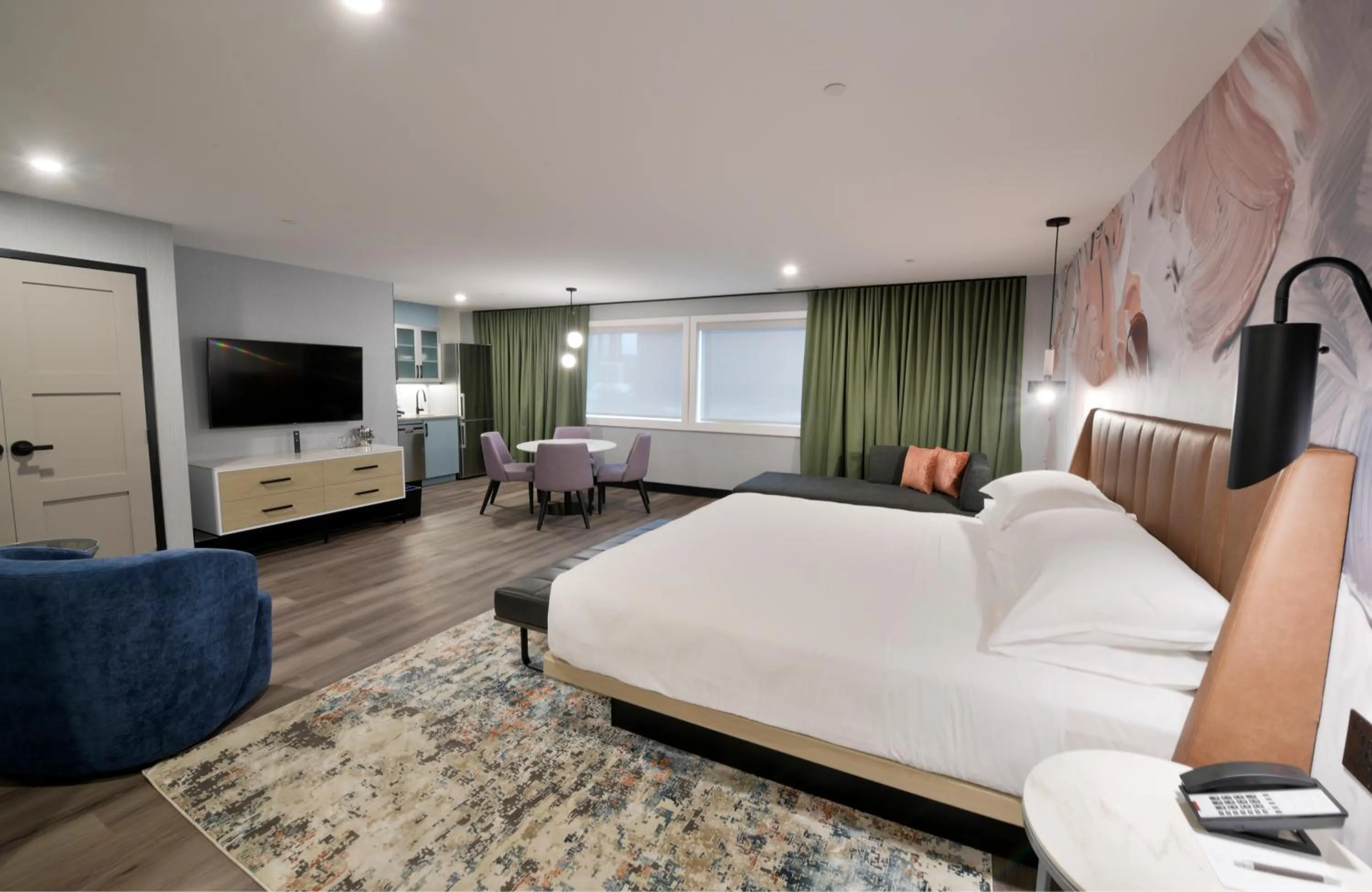 Bed in Sheraton Laval Hotel