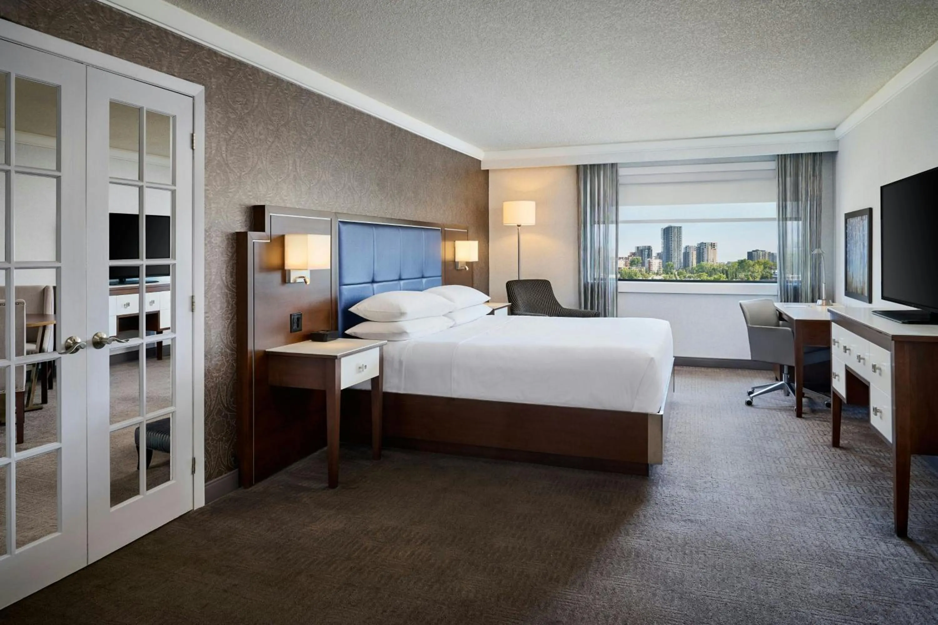 Bedroom, Bed in Sheraton Laval Hotel