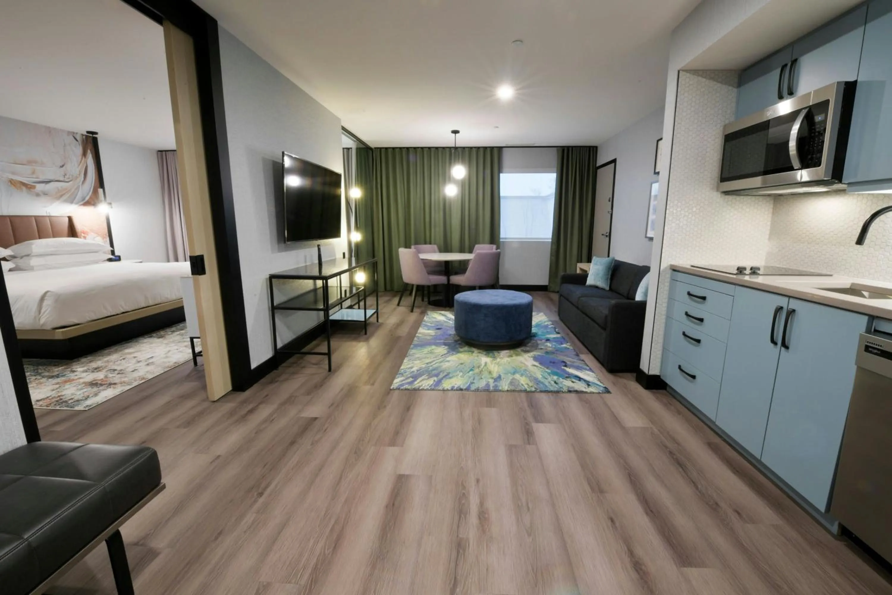 Living room, Bed in Sheraton Laval Hotel