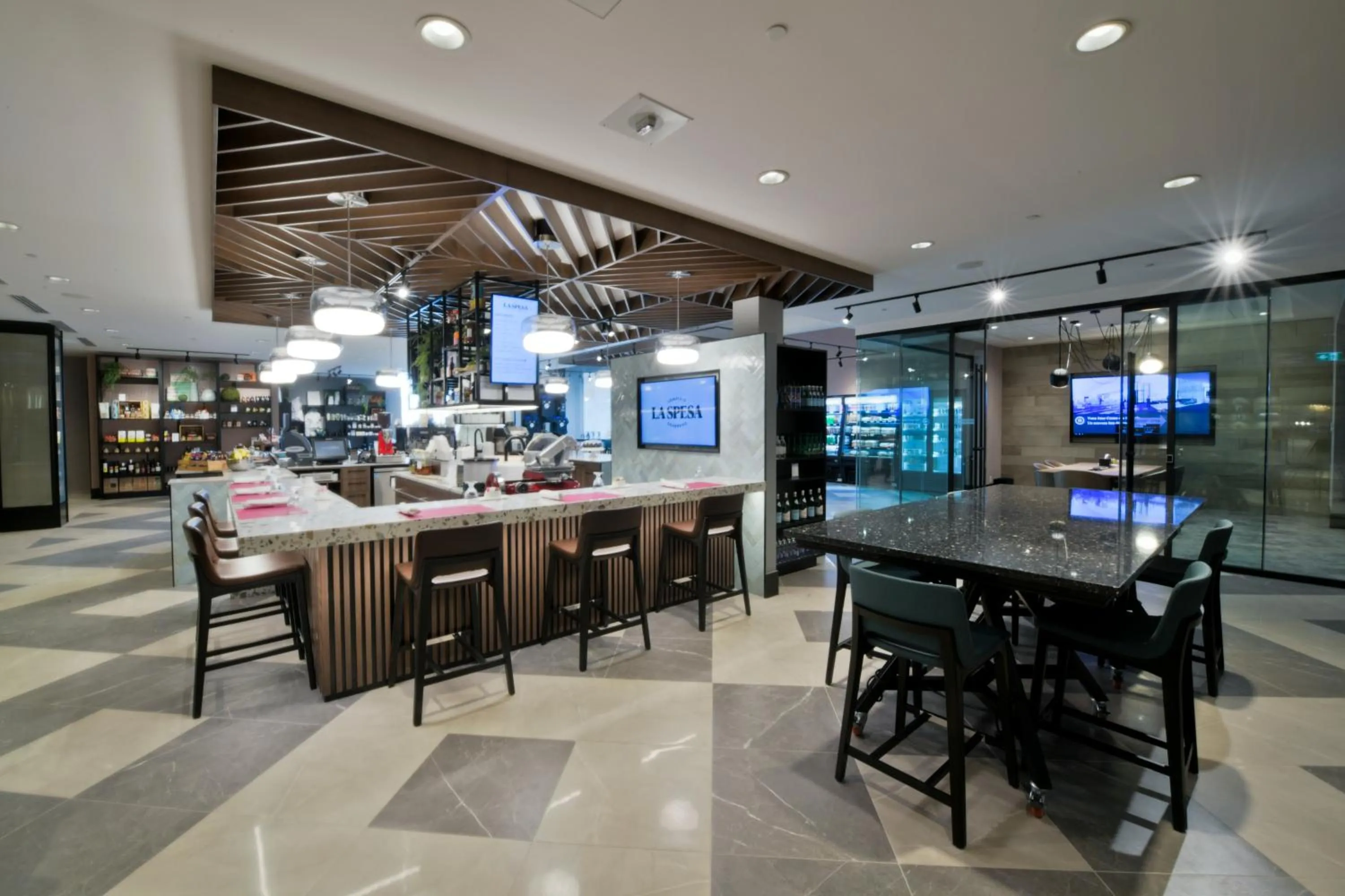 Food and drinks in Sheraton Laval Hotel