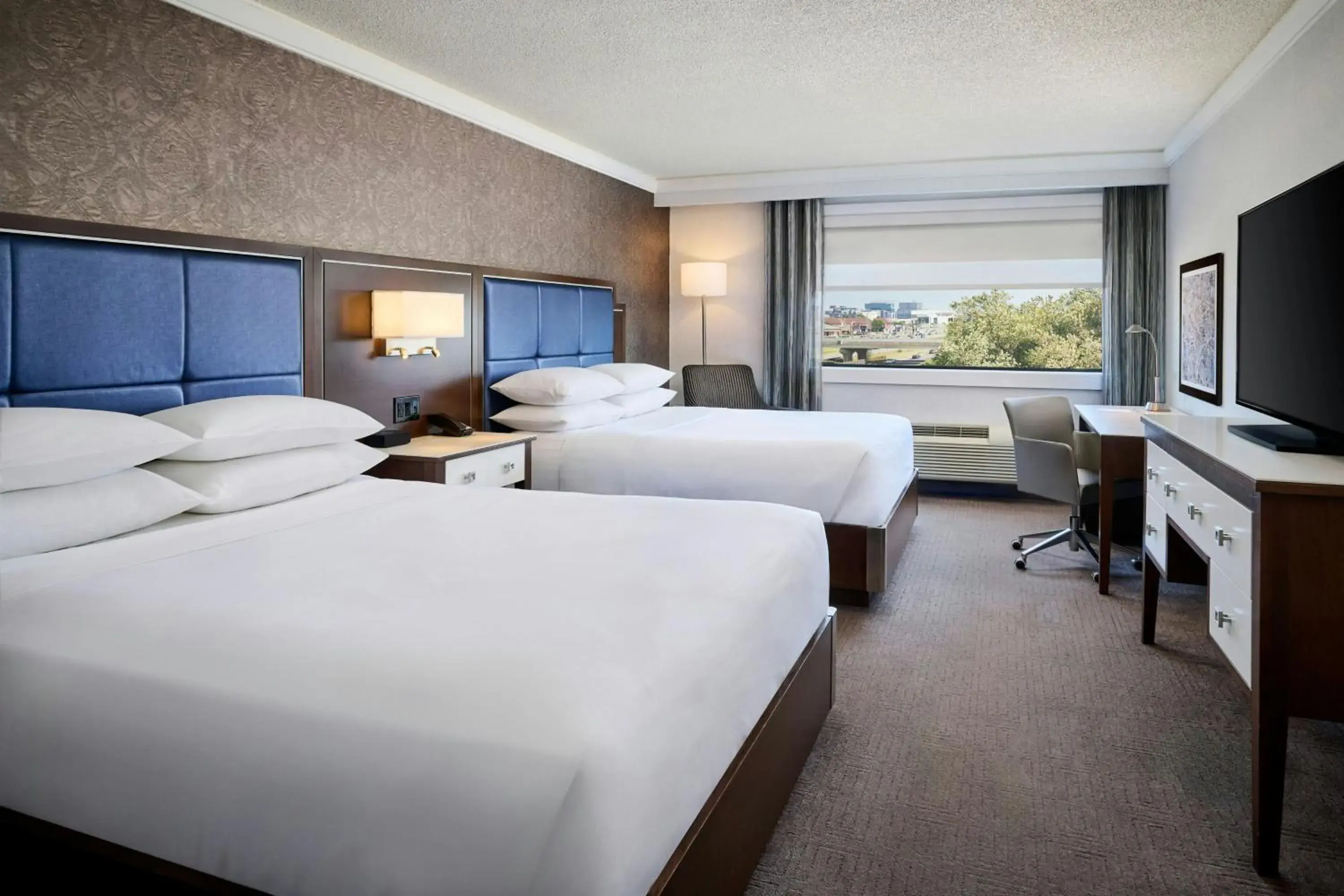 Queen Room with Two Queen Beds in Sheraton Laval Hotel Queen Room with Two Queen Beds in Sheraton Laval Hotel