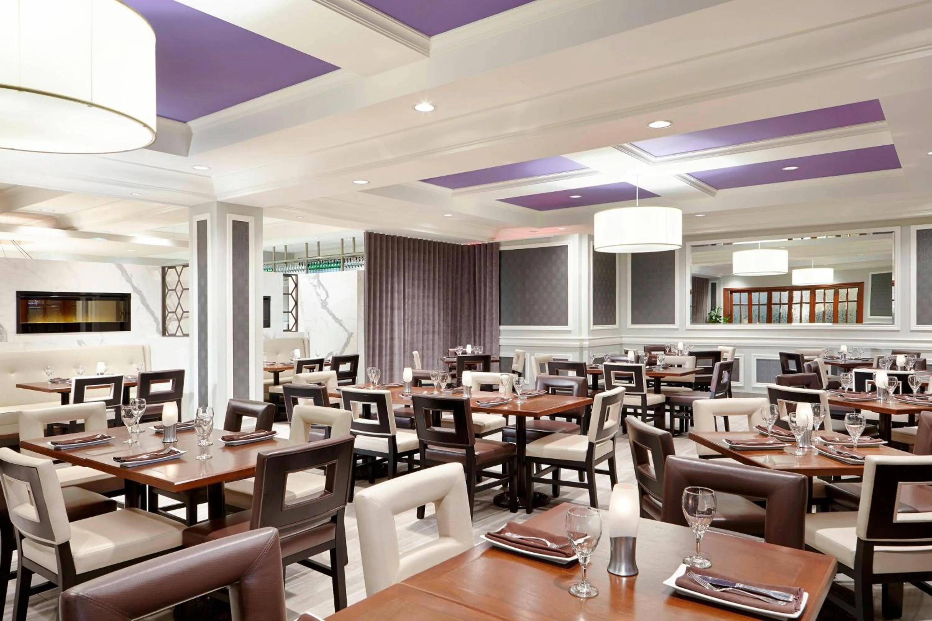 Restaurant/places to eat in Sheraton Laval Hotel