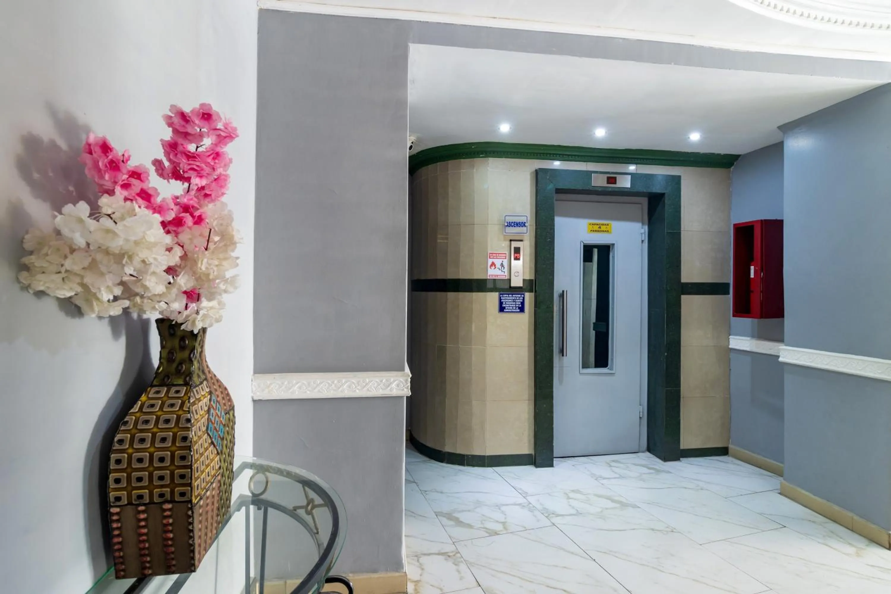 elevator in Hotel Presidente Internacional