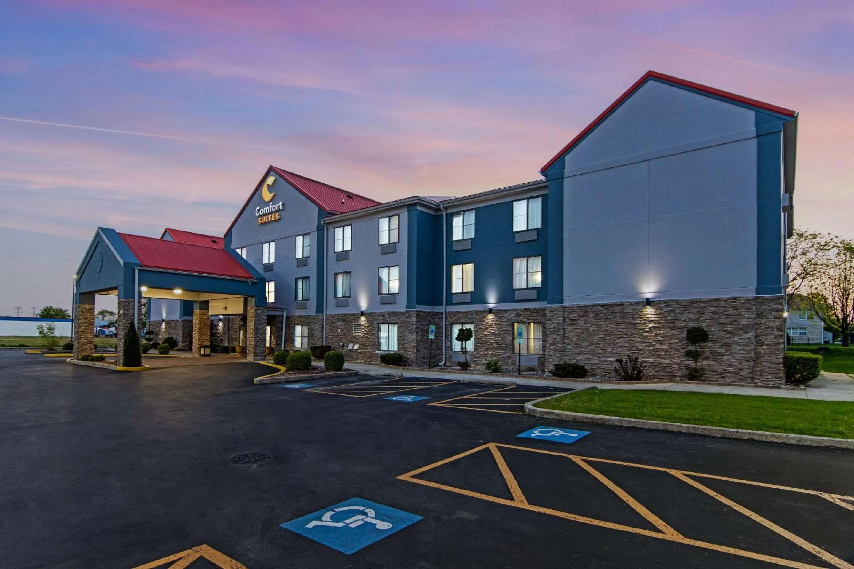 Property building in Comfort Suites near I-80 and I-94