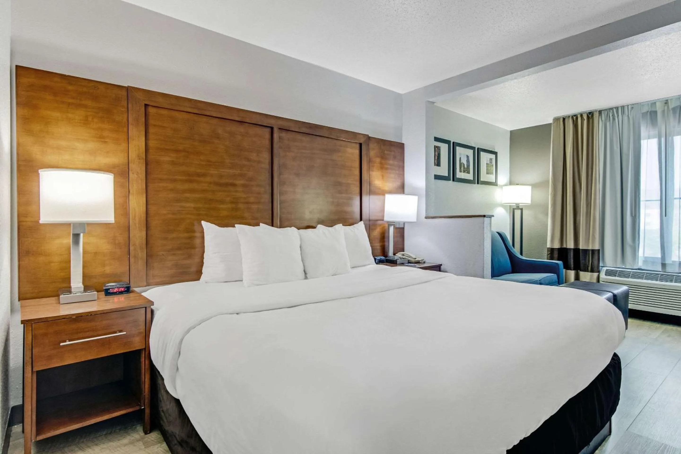 Bedroom, Bed in Comfort Suites near I-80 and I-94