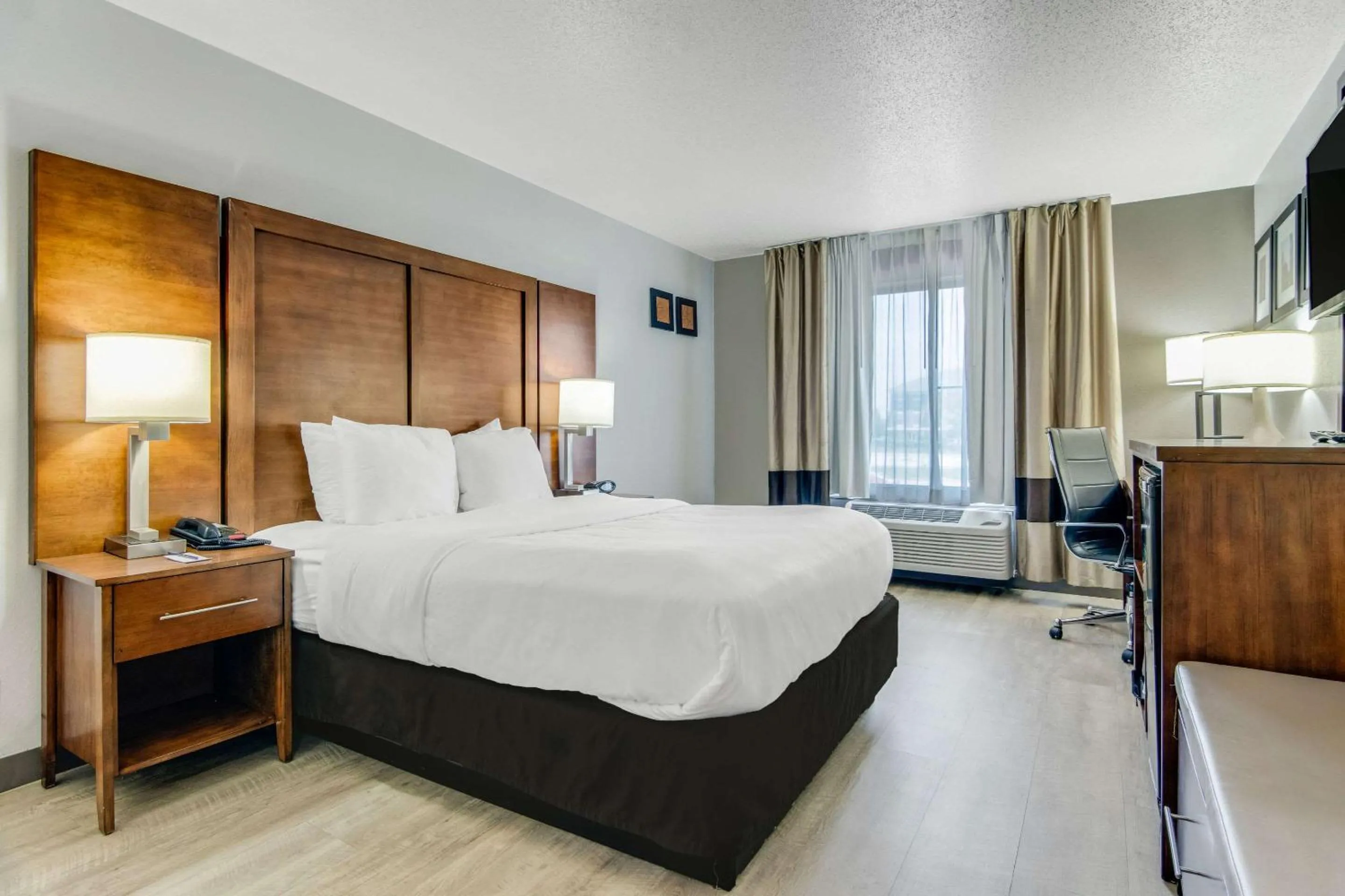 Bedroom, Bed in Comfort Suites near I-80 and I-94