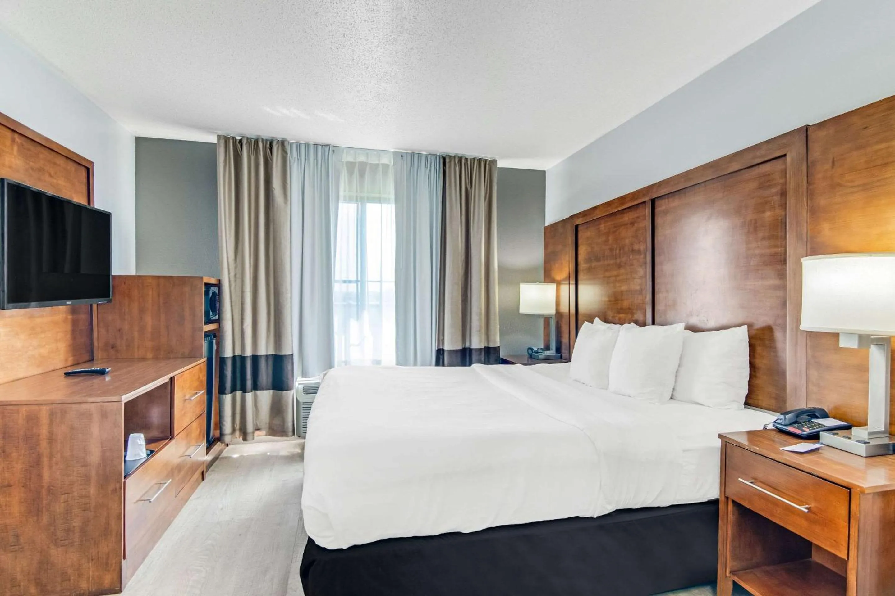 Bedroom, Bed in Comfort Suites near I-80 and I-94