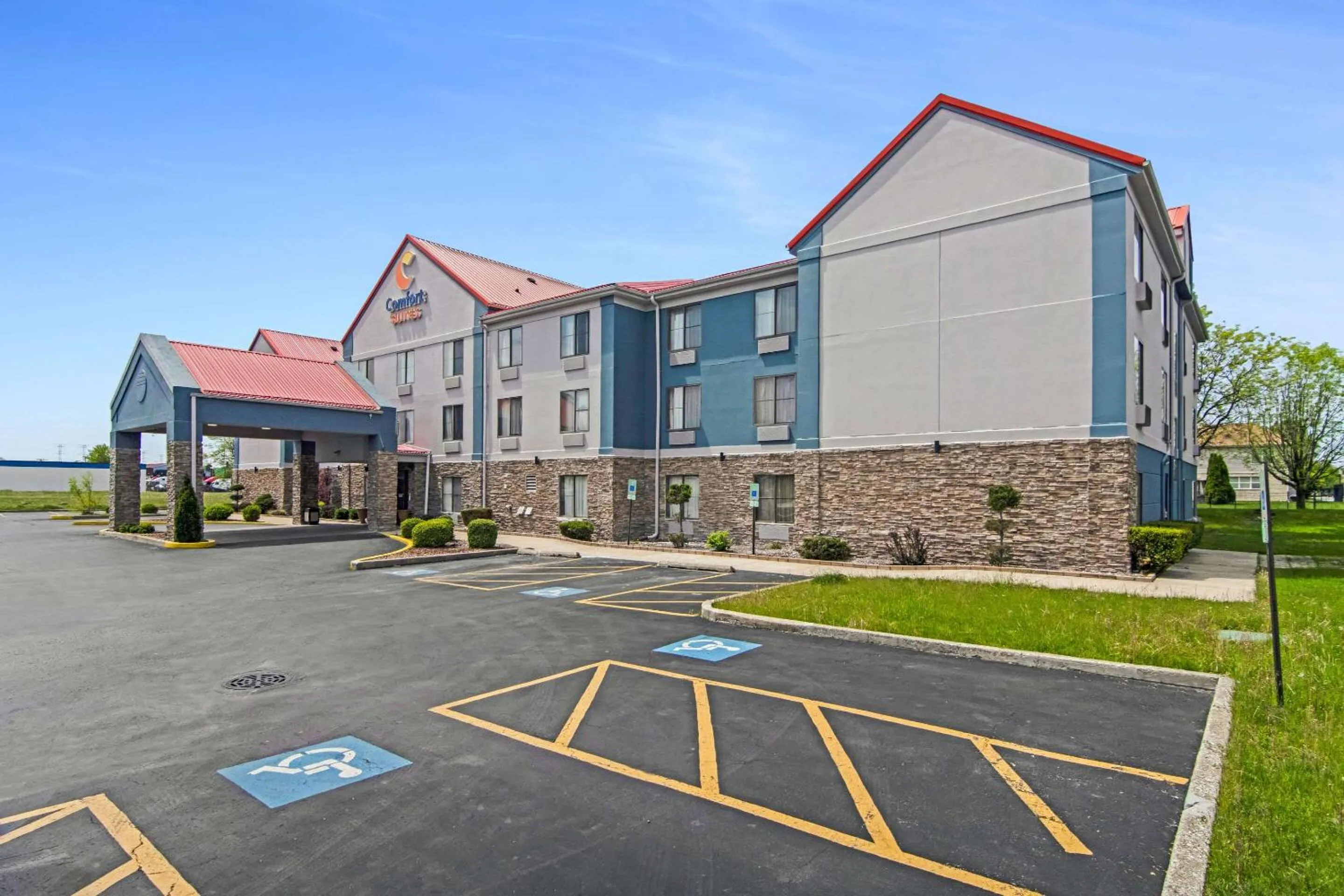 Property building in Comfort Suites near I-80 and I-94