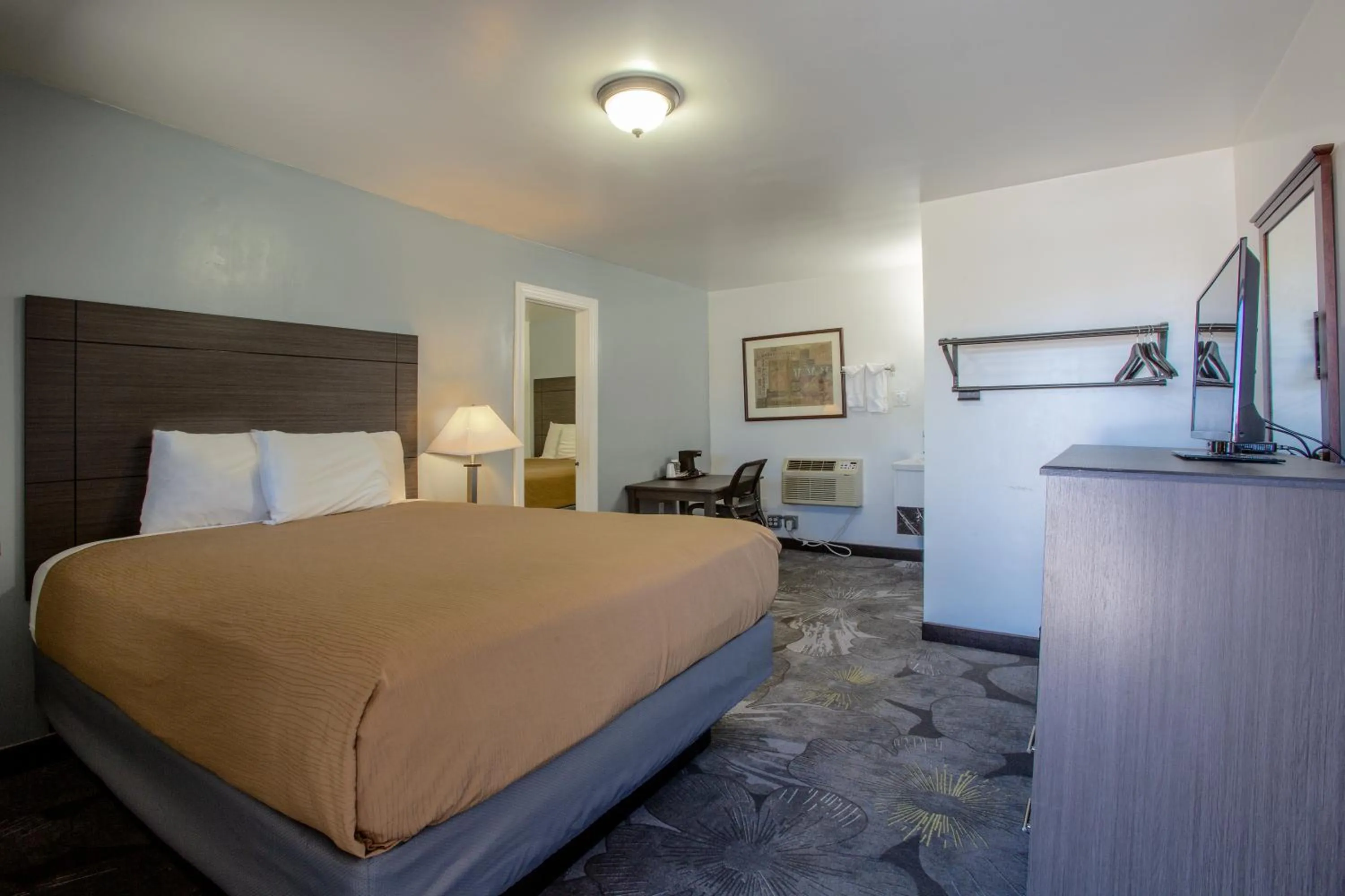 Photo of the whole room, Bed in Star Route 66 Grand Canyon