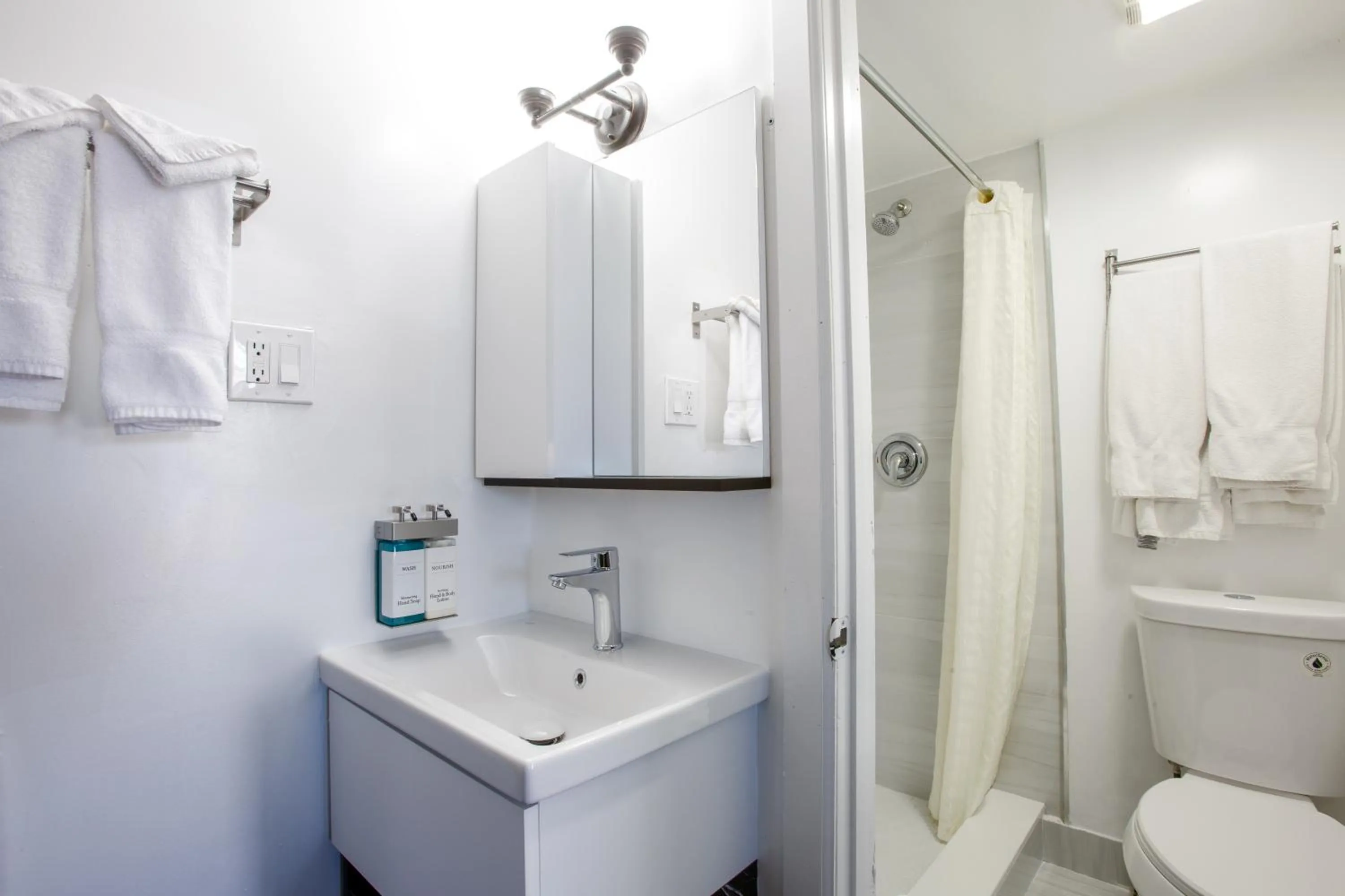 Shower in Star Route 66 Grand Canyon