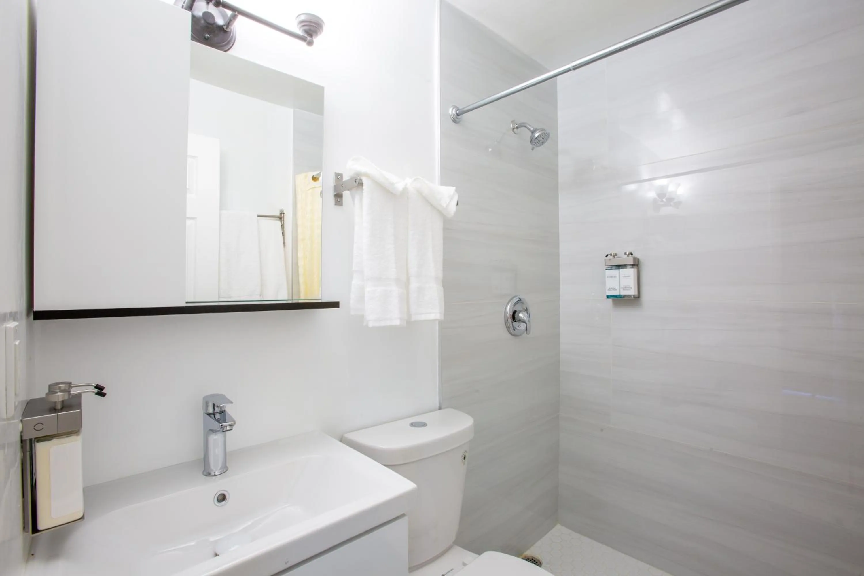 Shower in Star Route 66 Grand Canyon