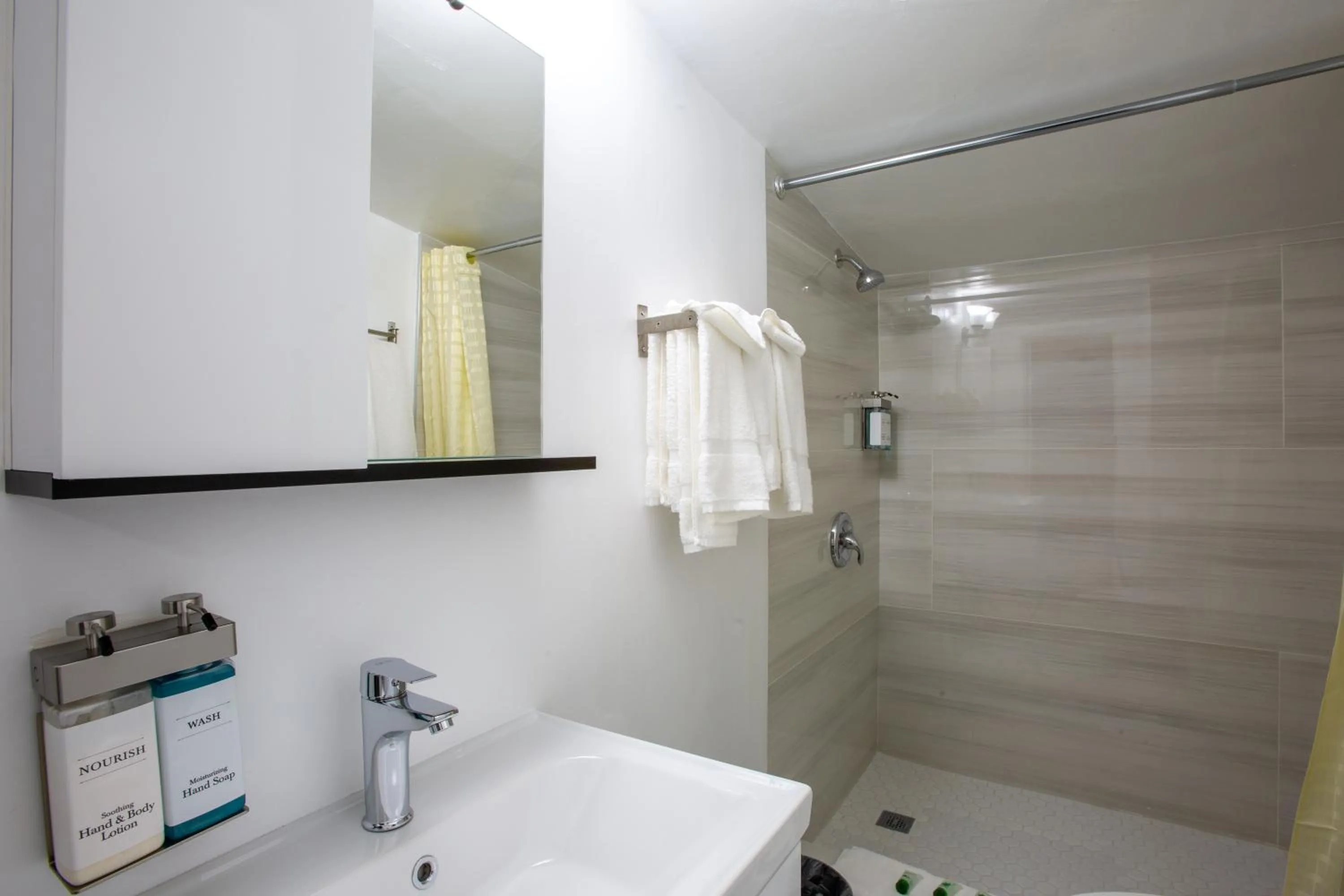 Shower in Star Route 66 Grand Canyon