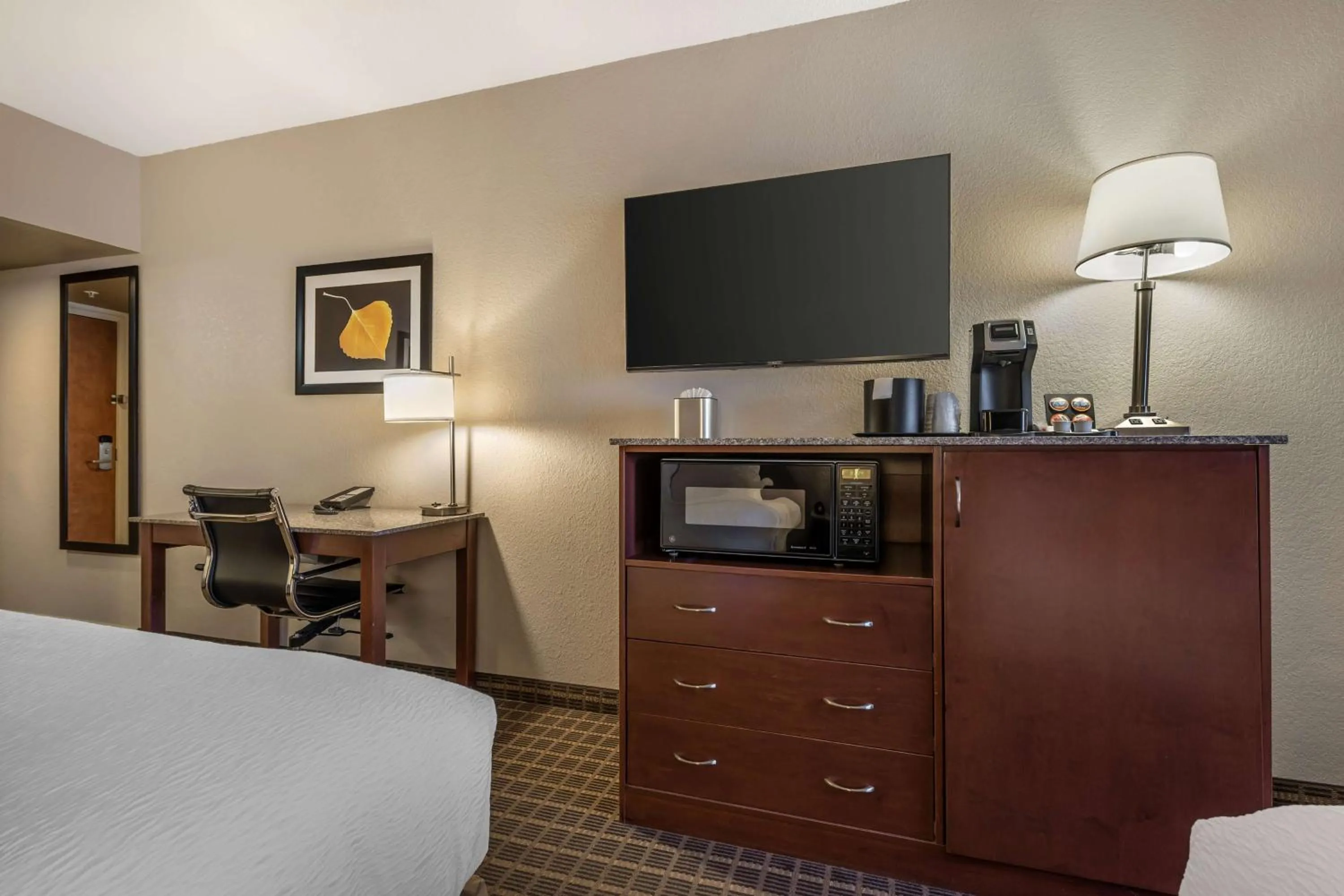 Bedroom, Bed in Best Western Plus Peak Vista Inn & Suites