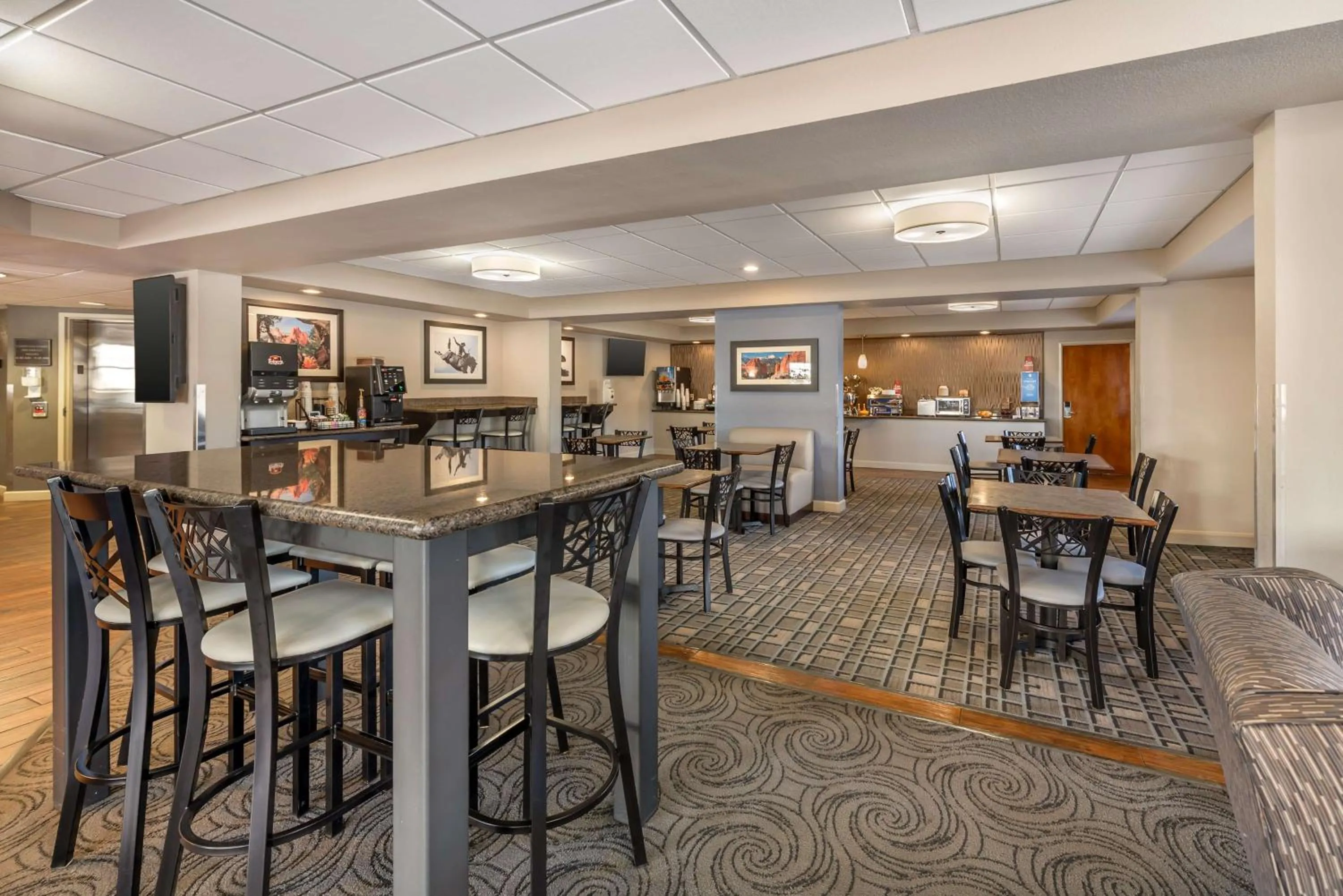 Breakfast in Best Western Plus Peak Vista Inn & Suites