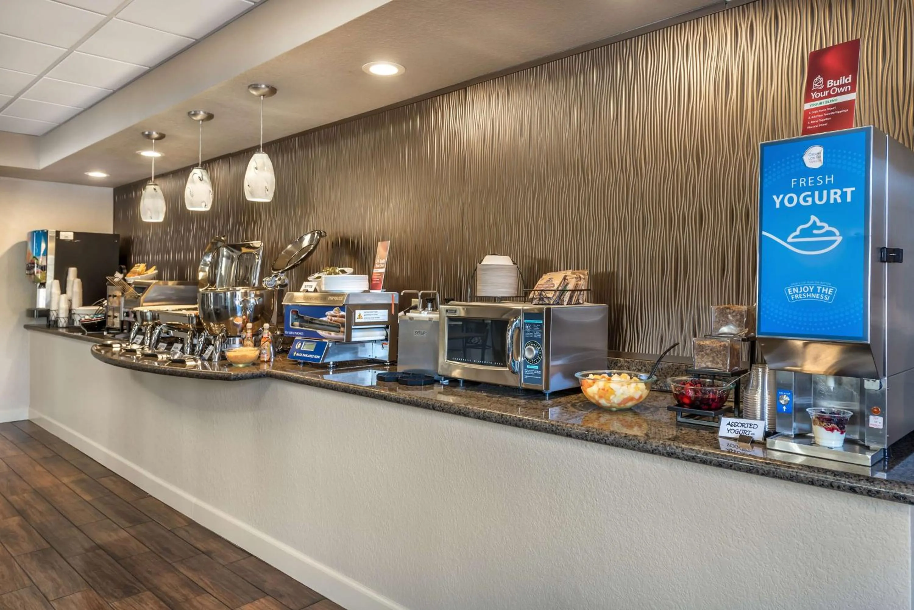 Breakfast in Best Western Plus Peak Vista Inn & Suites