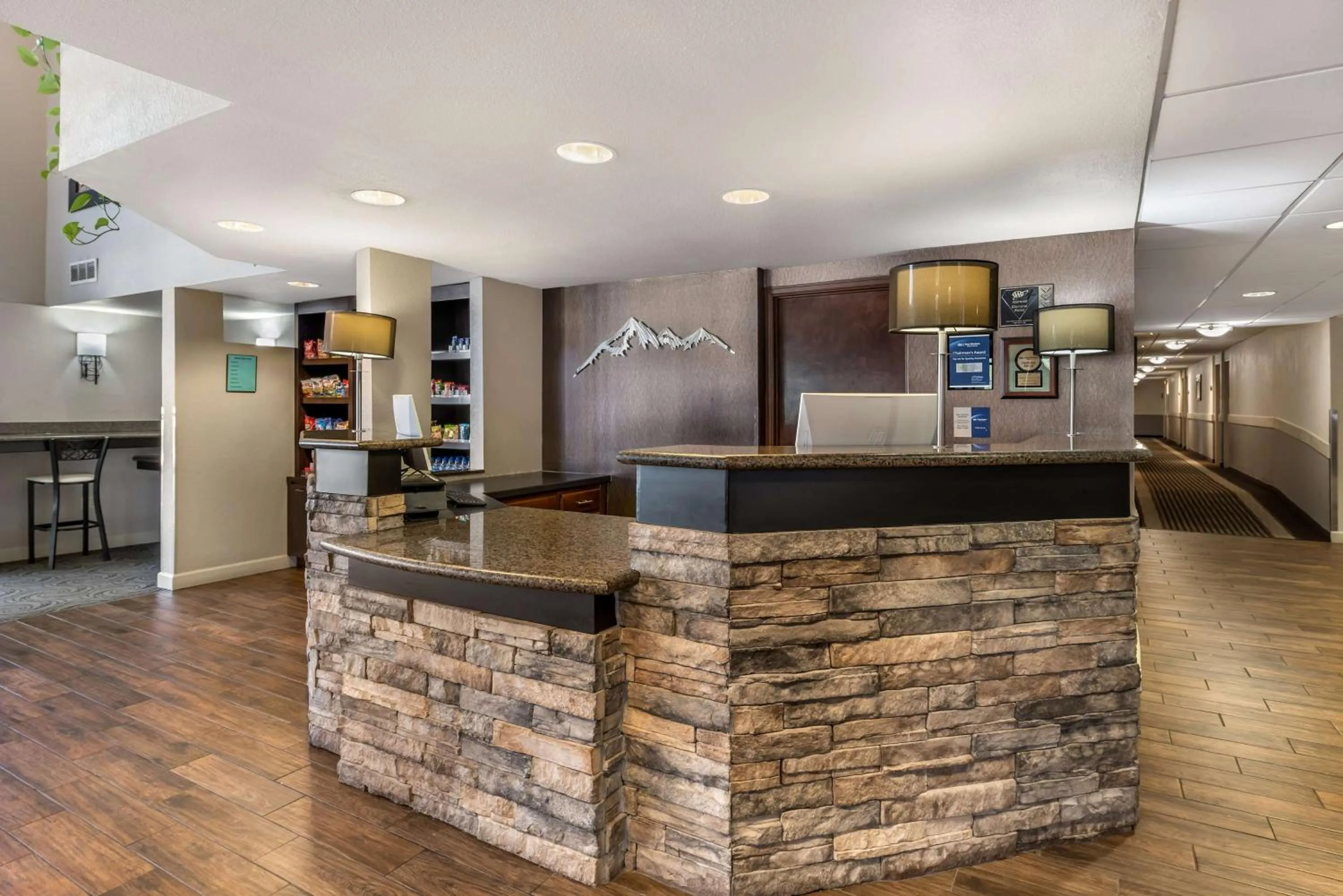 Lobby or reception in Best Western Plus Peak Vista Inn & Suites