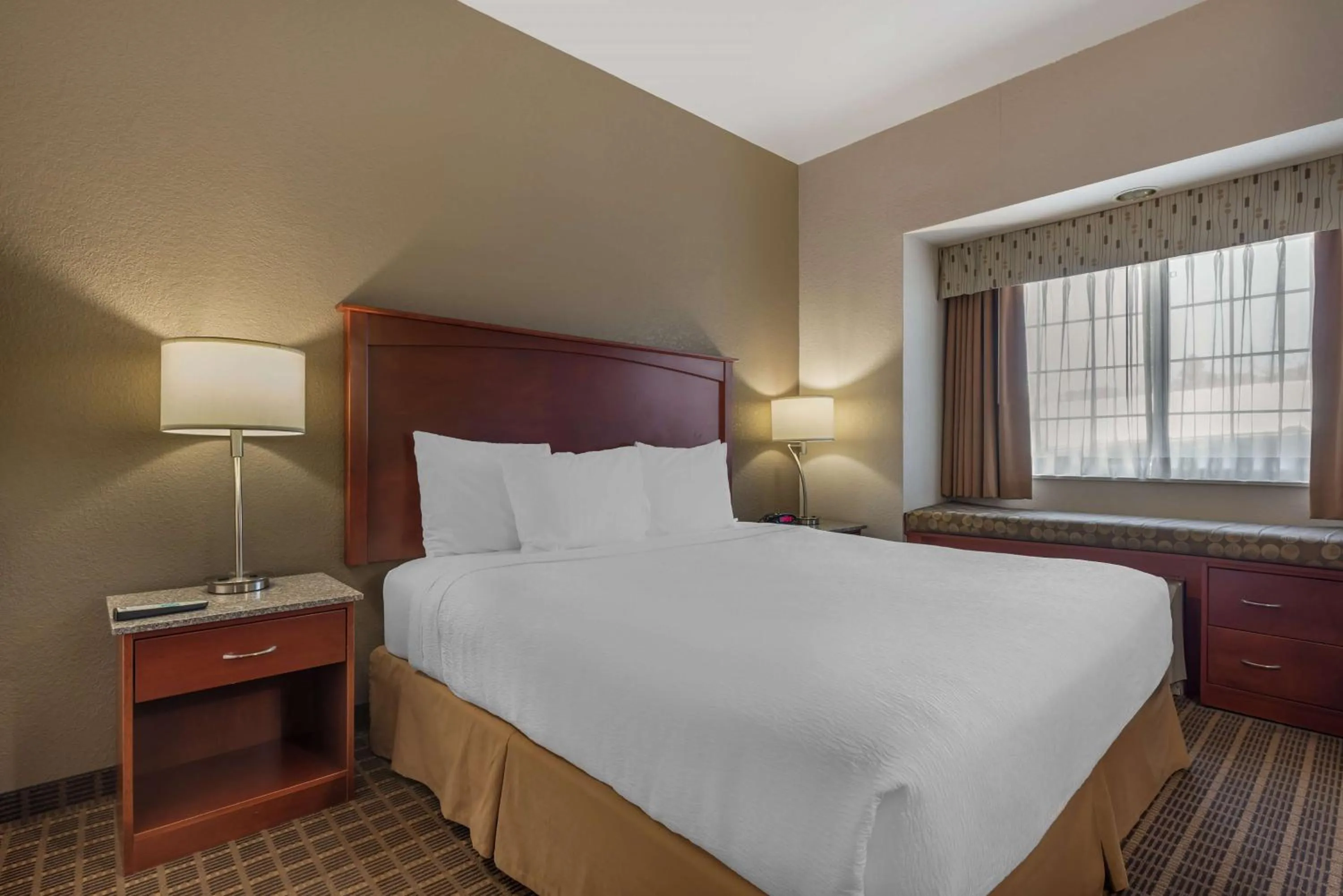 Bedroom, Bed in Best Western Plus Peak Vista Inn & Suites