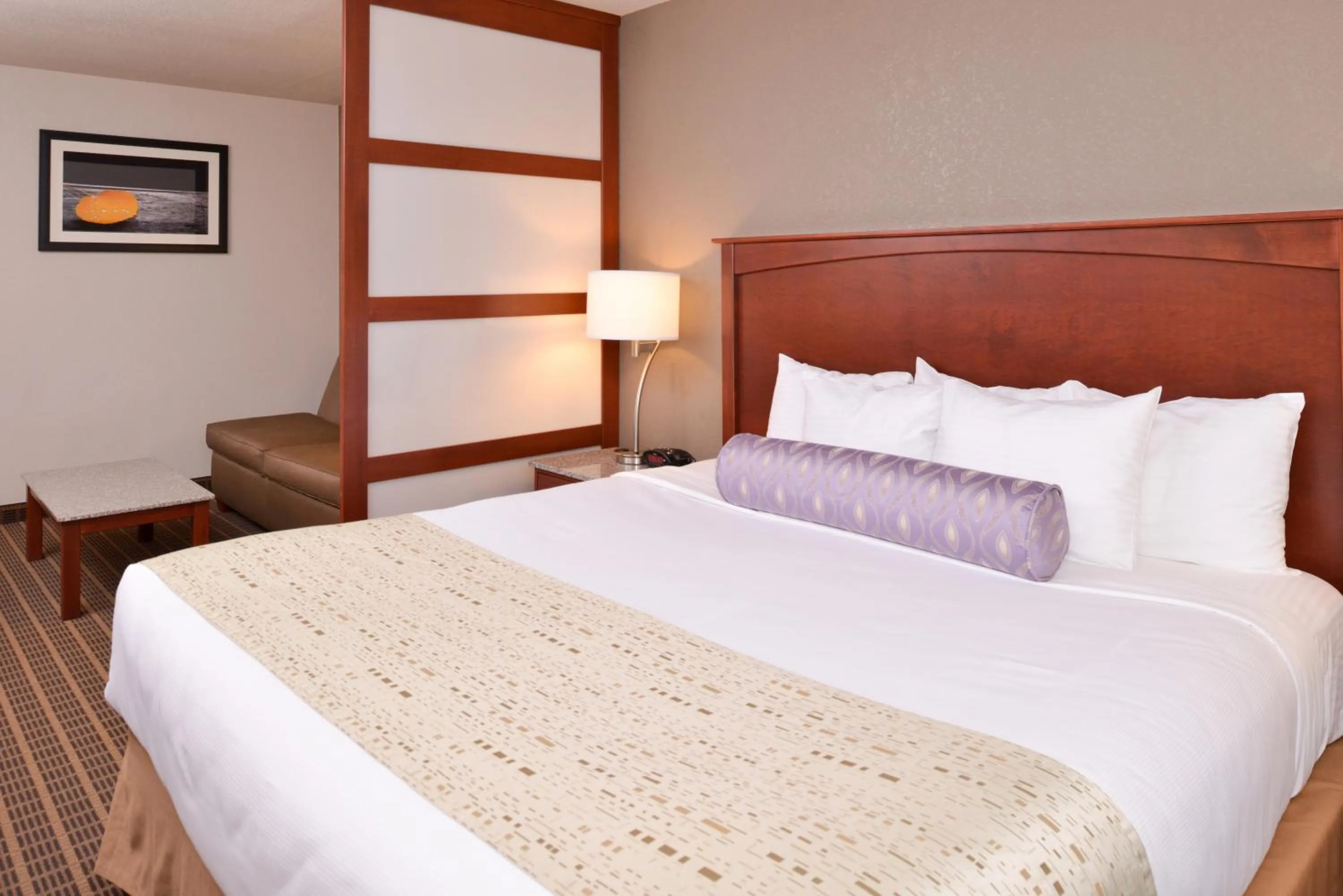 Bed in Best Western Plus Peak Vista Inn & Suites