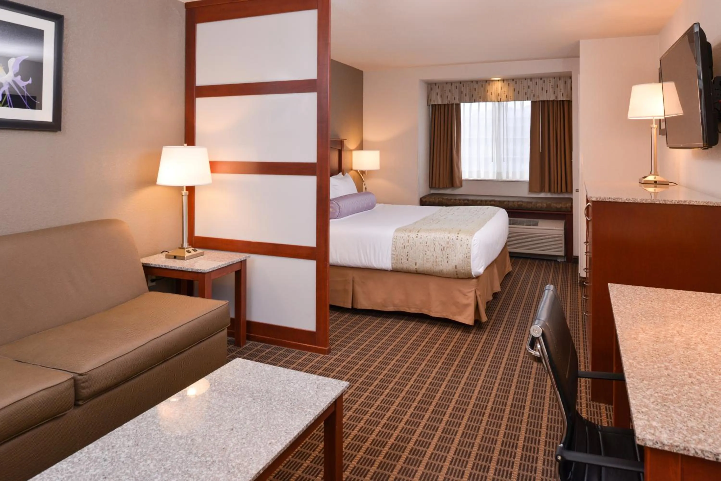 Bed in Best Western Plus Peak Vista Inn & Suites